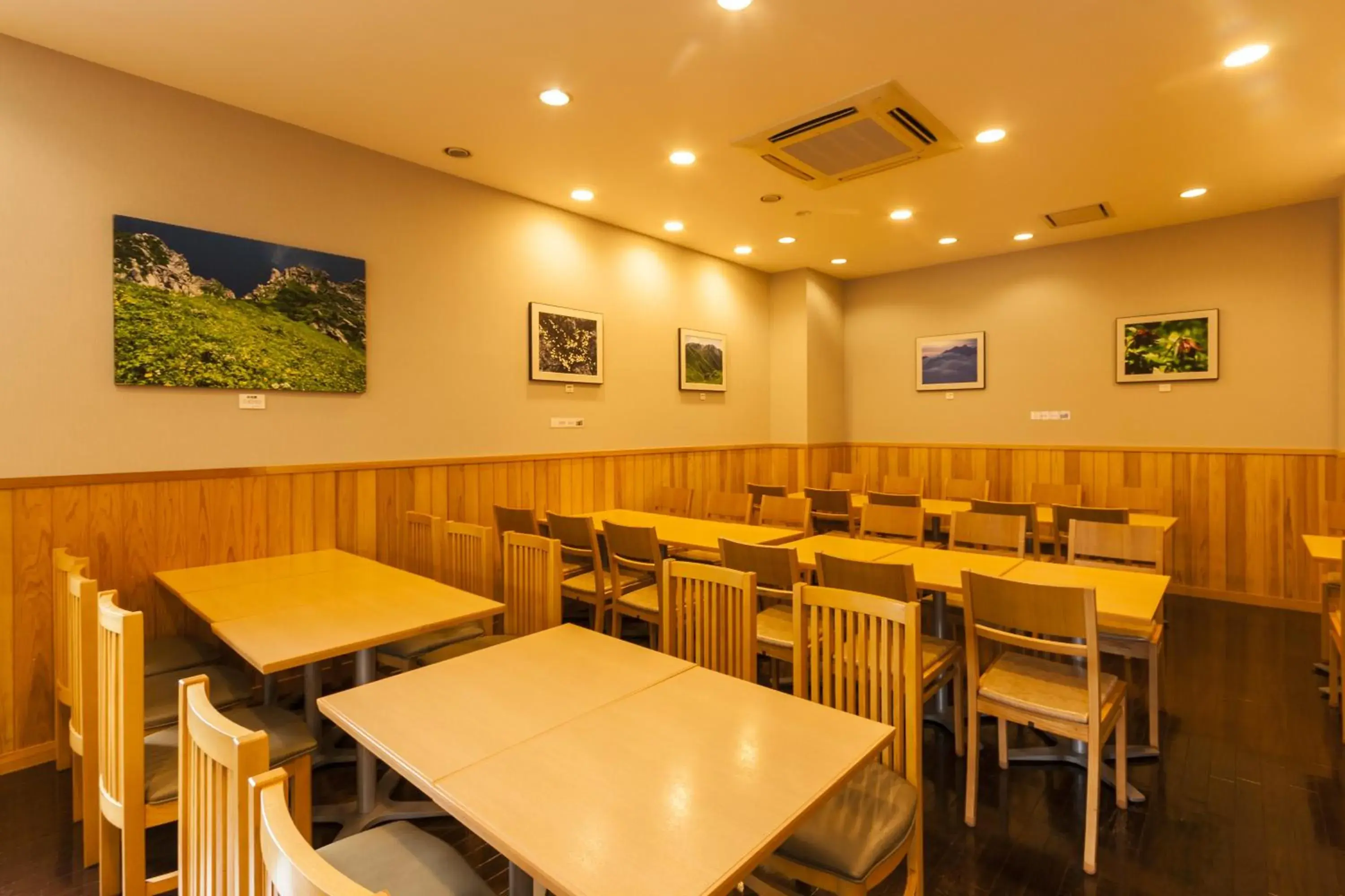 Restaurant/places to eat in Komagane Premont Hotel Restaurant/places to eat in Komagane Premont Hotel