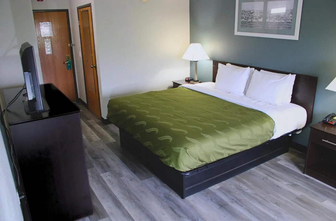 Quality Inn Columbia City near US-30