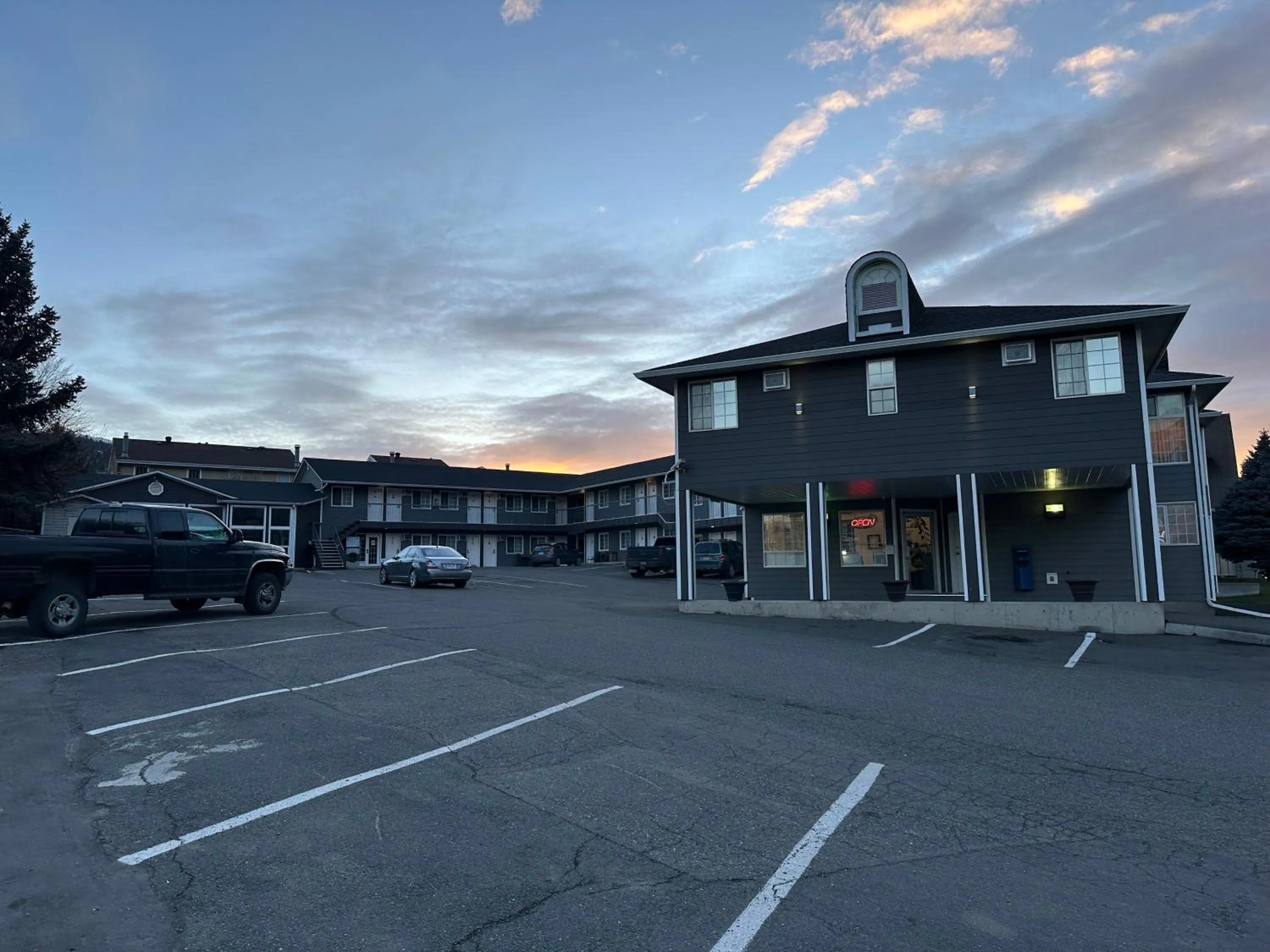 Property building in Kings Motor Inn