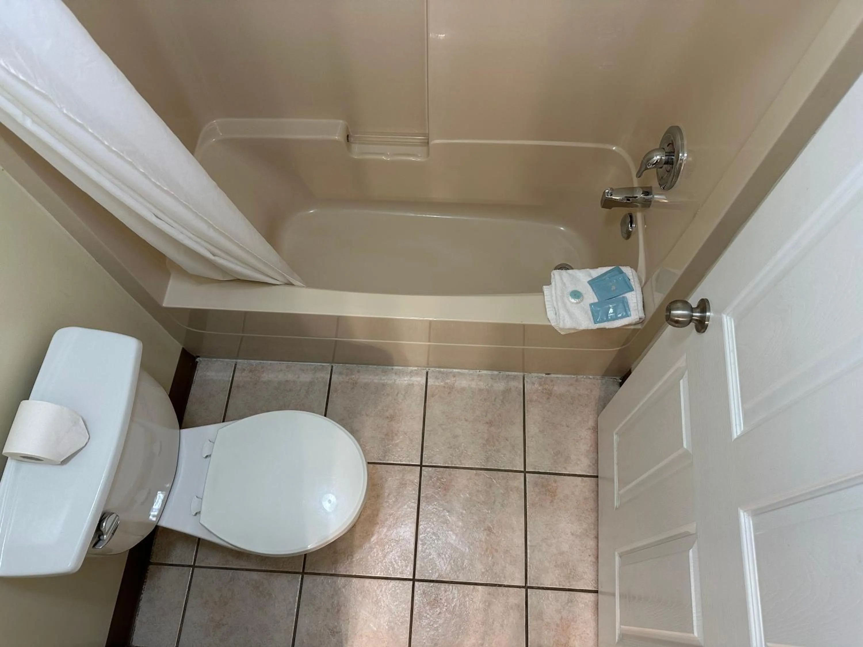 Bathroom in Kings Motor Inn