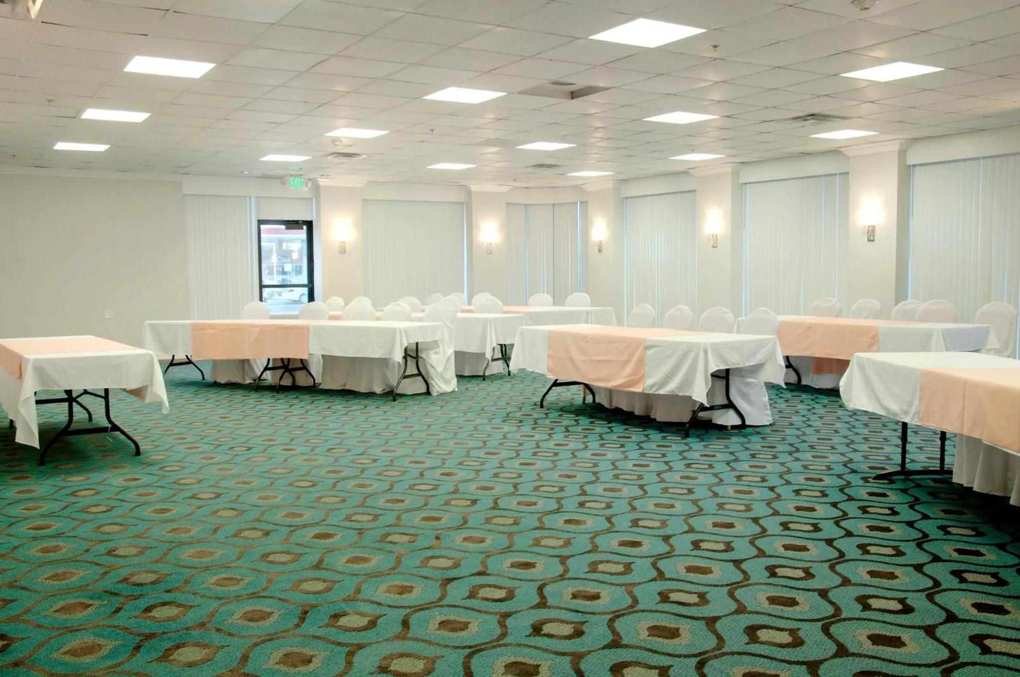 Meeting/conference room in Holiday Inn Victorville by IHG