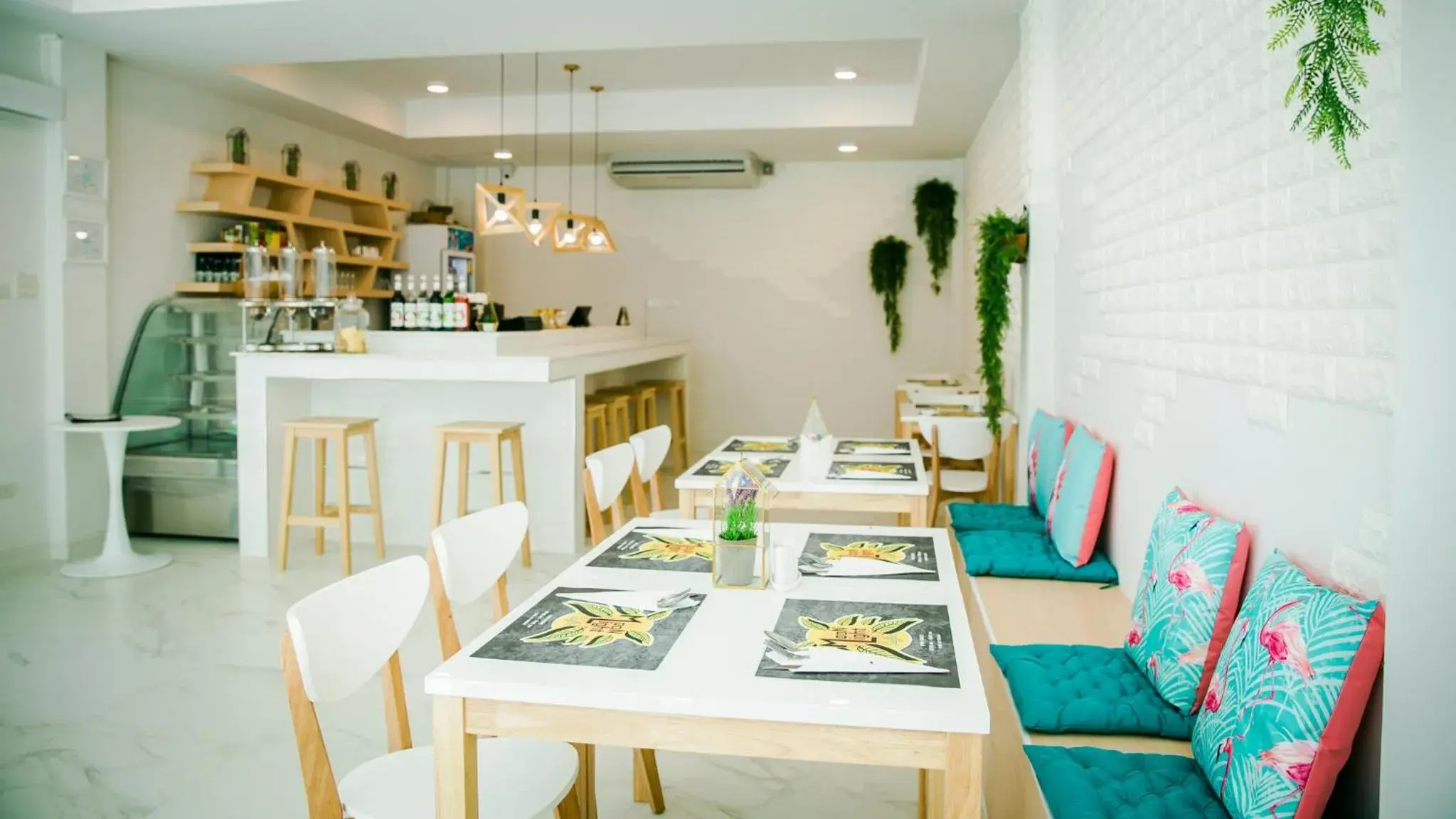 Restaurant/places to eat in Triple Z Hotel Restaurant/places to eat in Triple Z Hotel