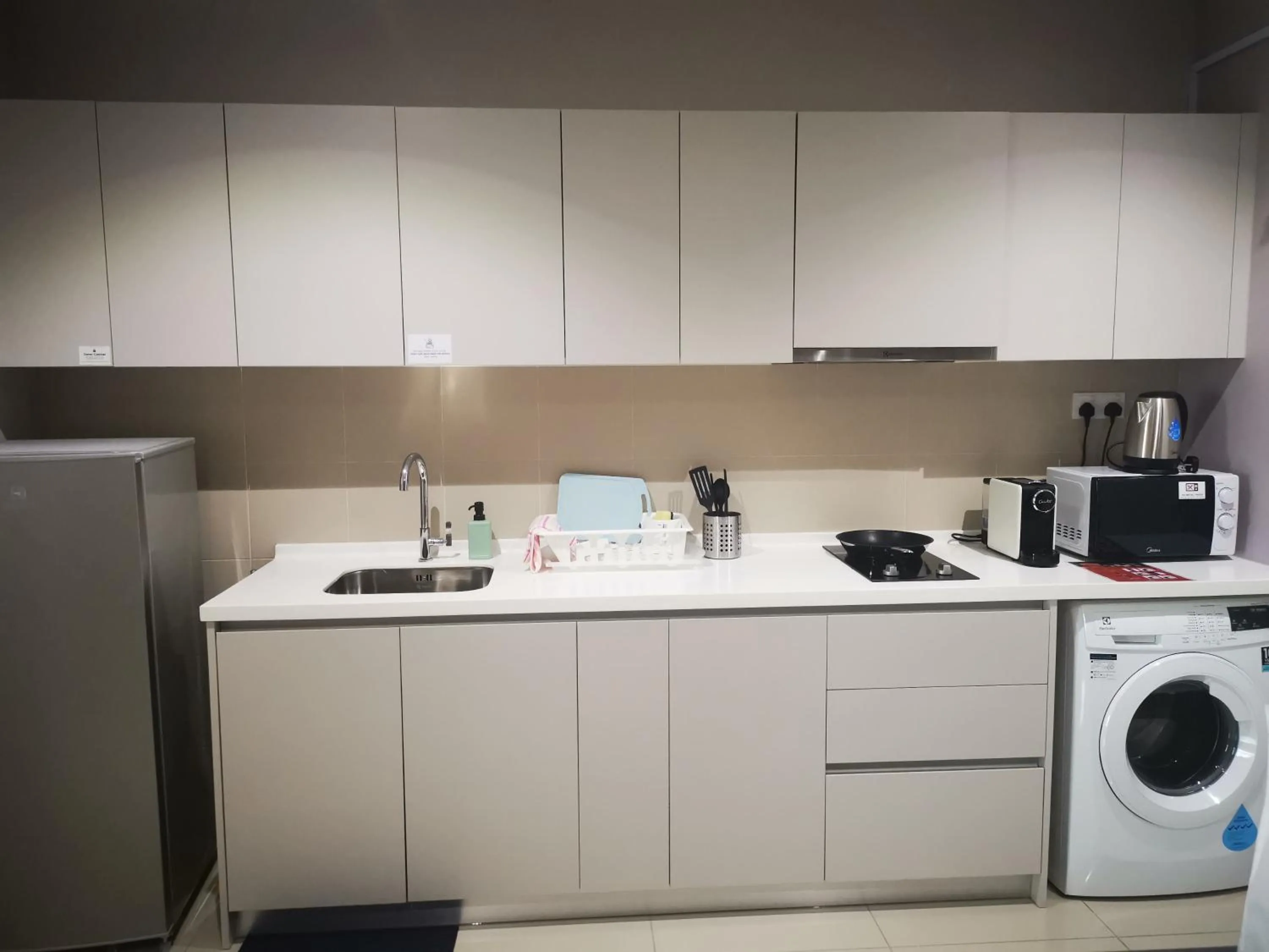 Kitchen or kitchenette in Host Assist Homestay by HA i-City