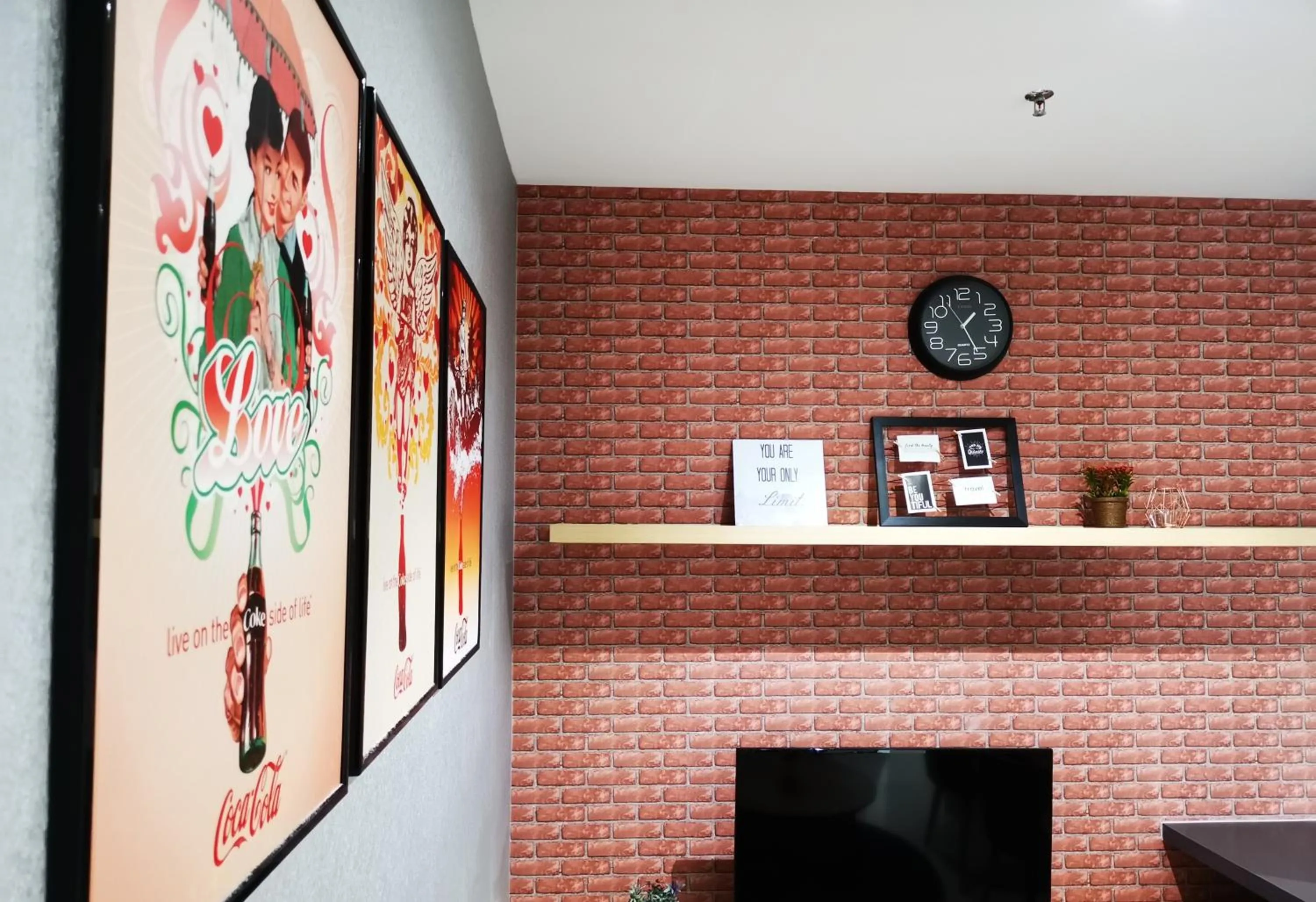 TV and multimedia in Host Assist Homestay by HA i-City