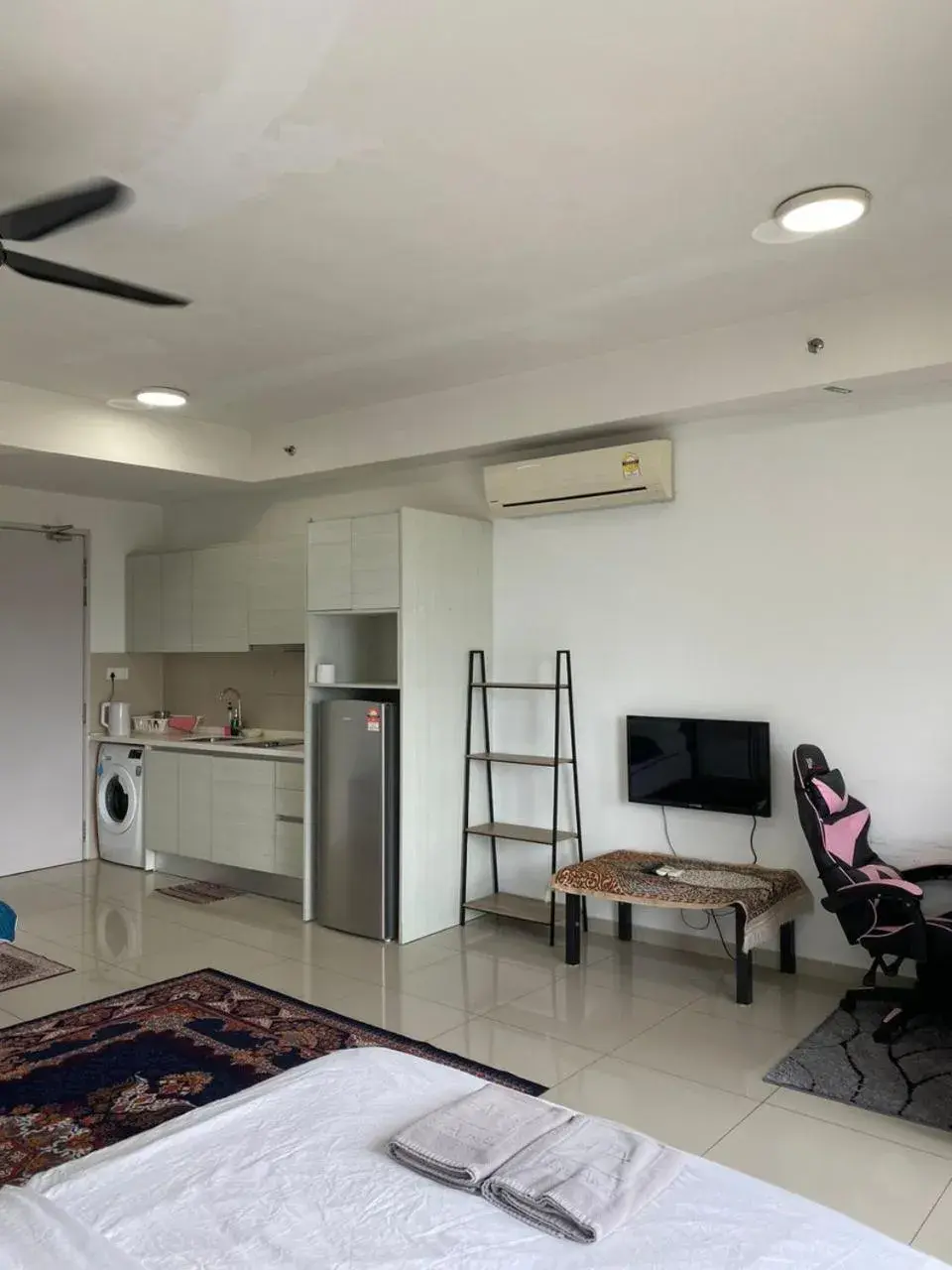 Studio with Balcony - single occupancy in Host Assist Homestay by HA i-City Studio with Balcony - single occupancy in Host Assist Homestay by HA i-City