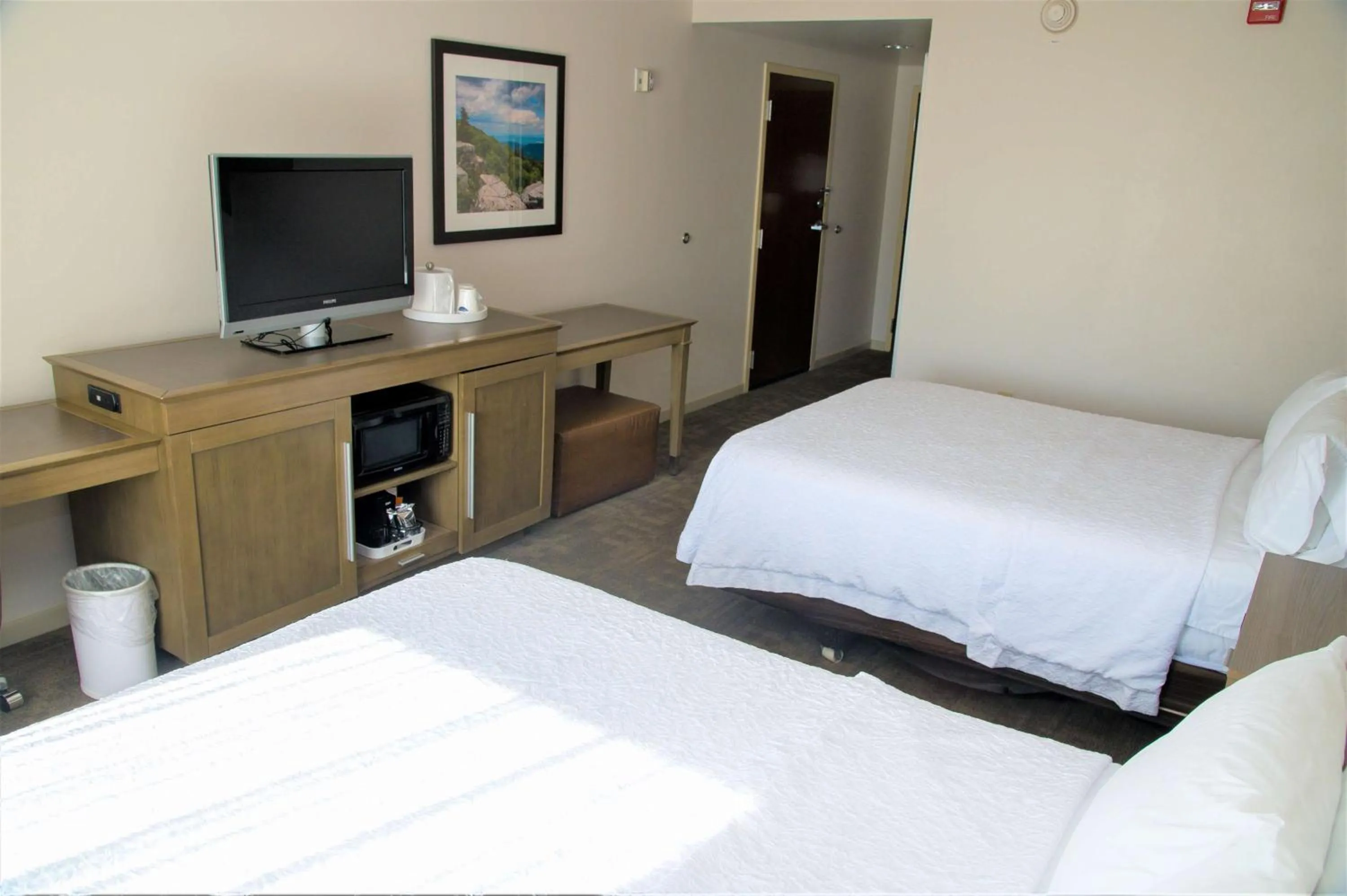 Bedroom, Bed in Hampton Inn Lewisburg