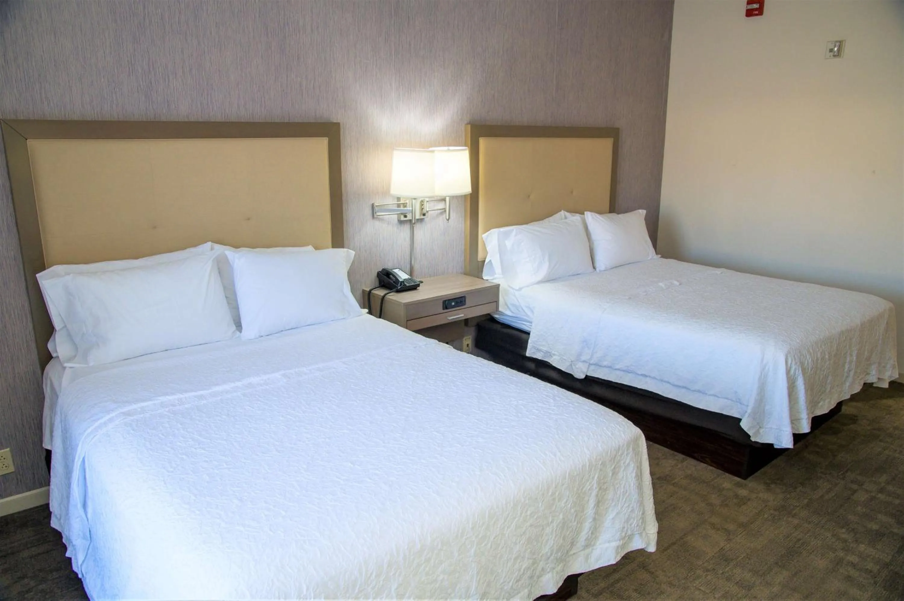 Bed in Hampton Inn Lewisburg