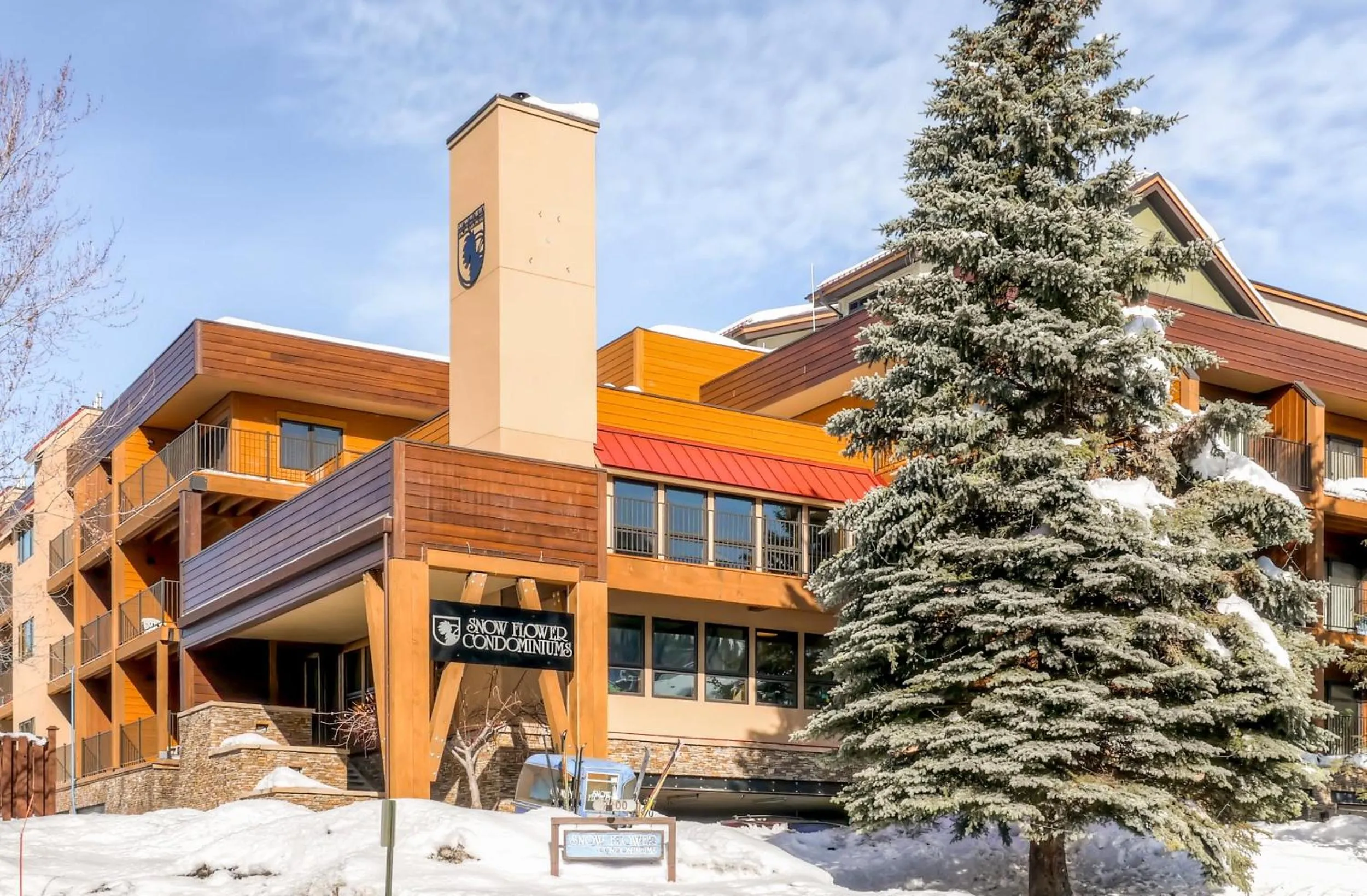 Facade/entrance in Snow Flower Condos