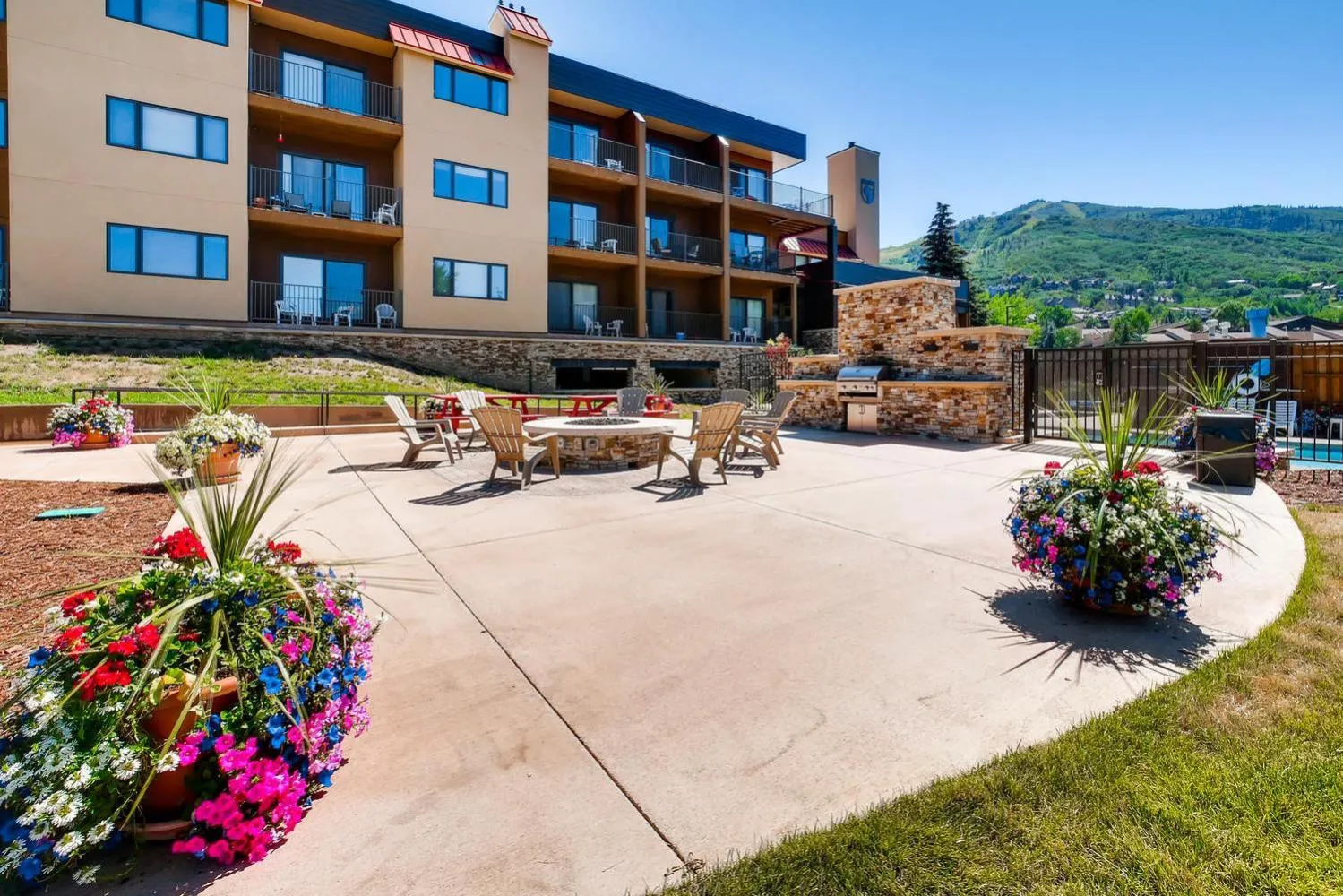 Natural landscape in Snow Flower Condos