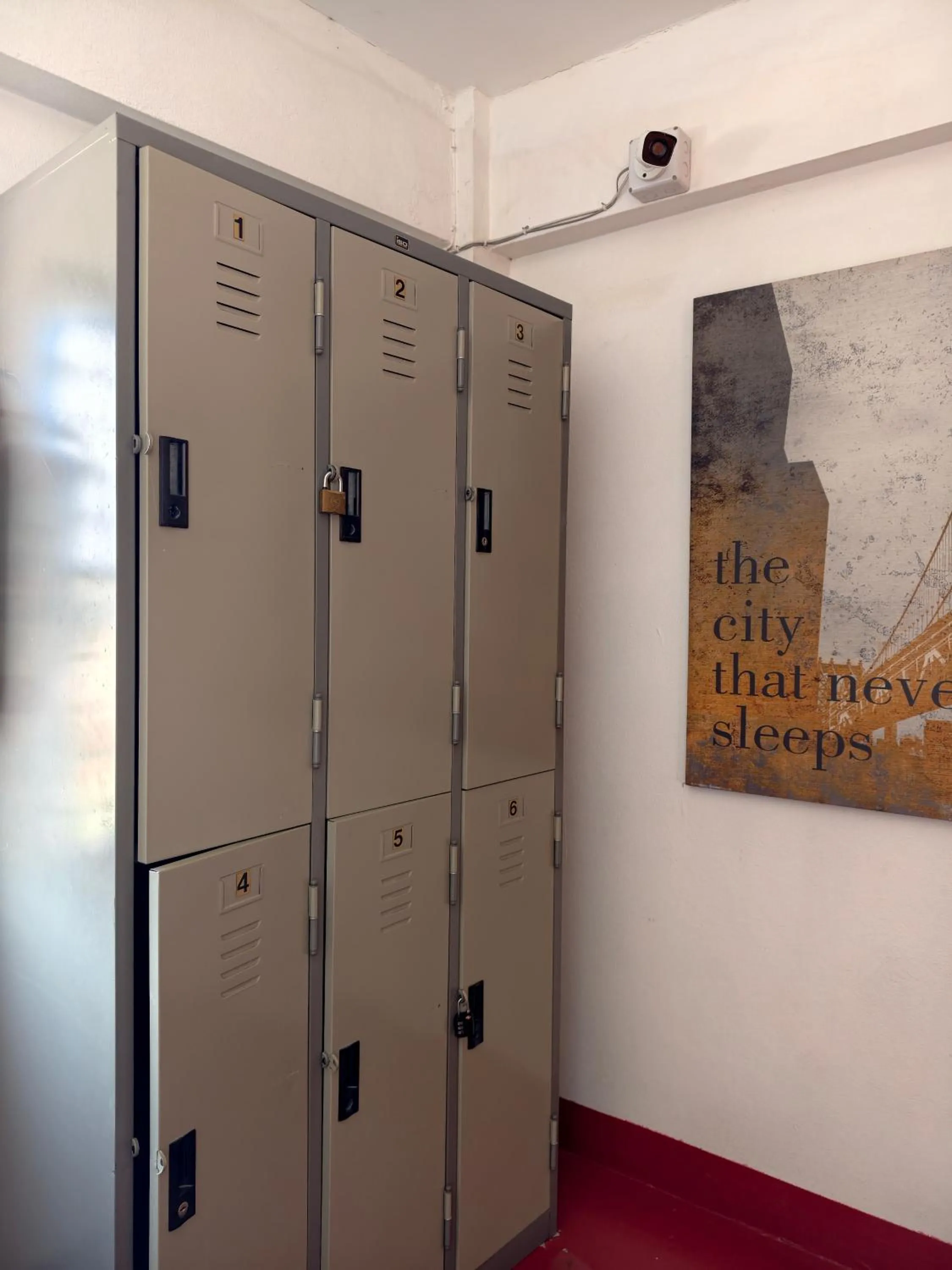 The Cabin Backpackers Hostel & Bar