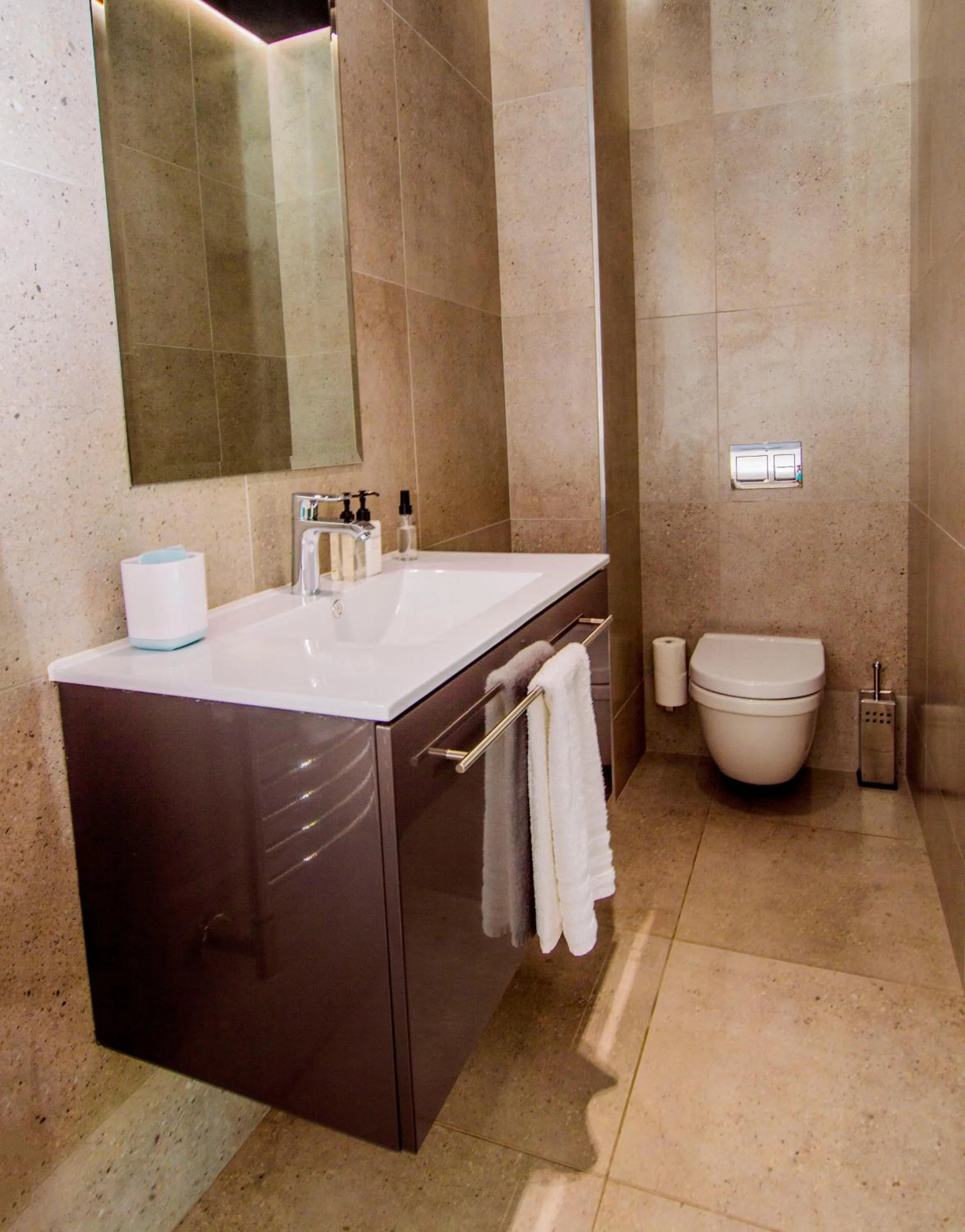 Bathroom in De Haas Living @ Die Laan 2