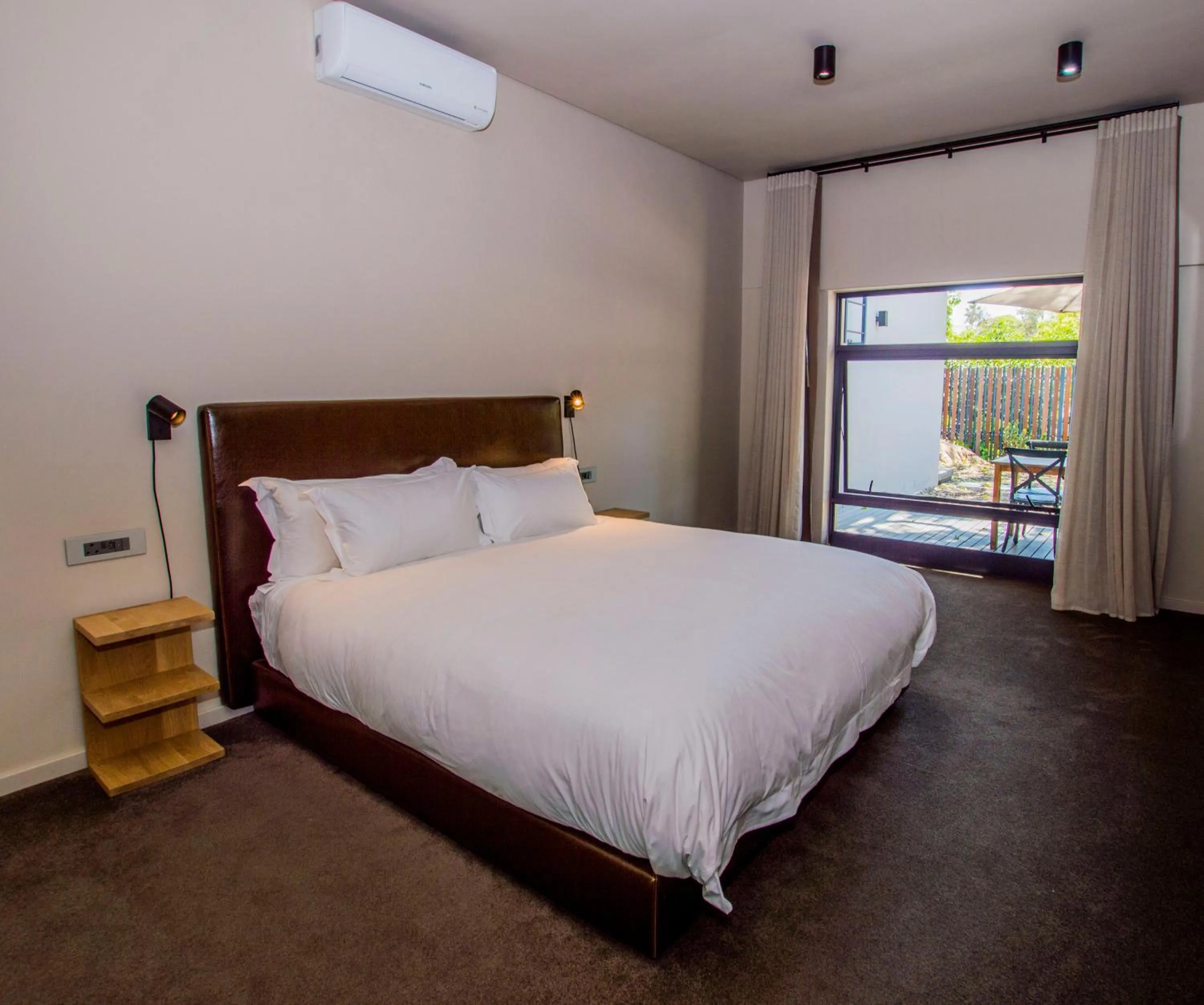 Bed in De Haas Living @ Die Laan 2