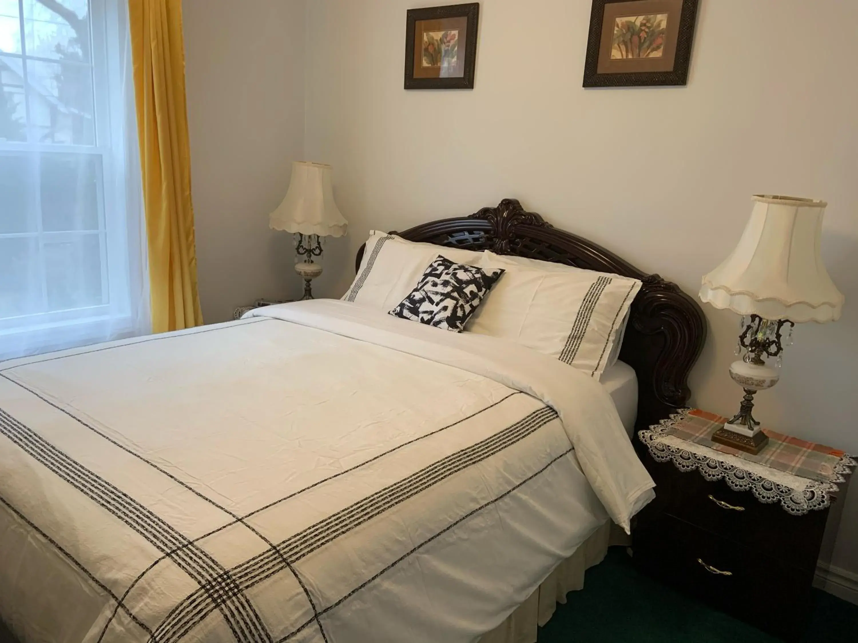 People, Bed in Susan's Villa People, Bed in Susan's Villa