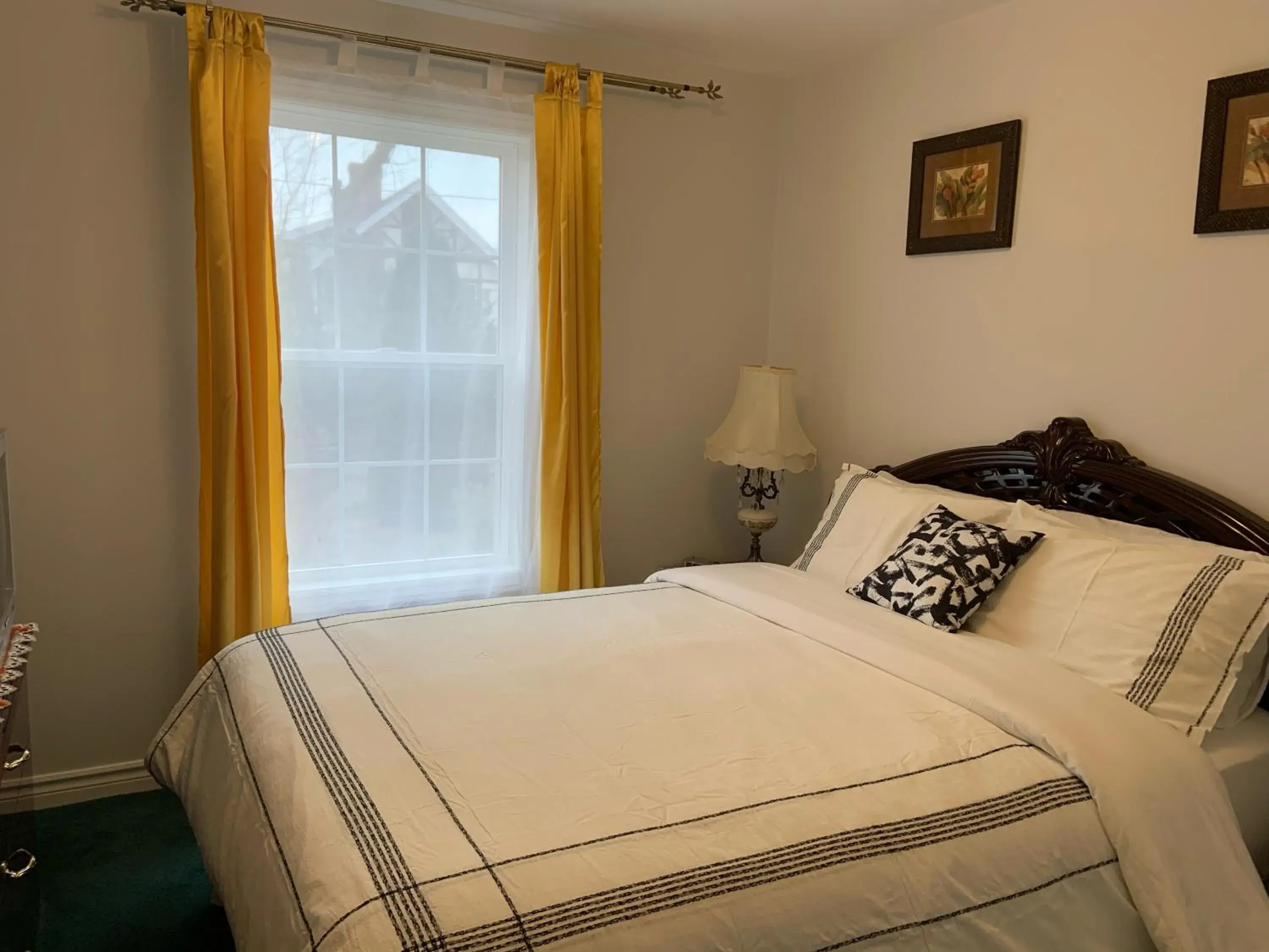 People, Bed in Susan's Villa People, Bed in Susan's Villa