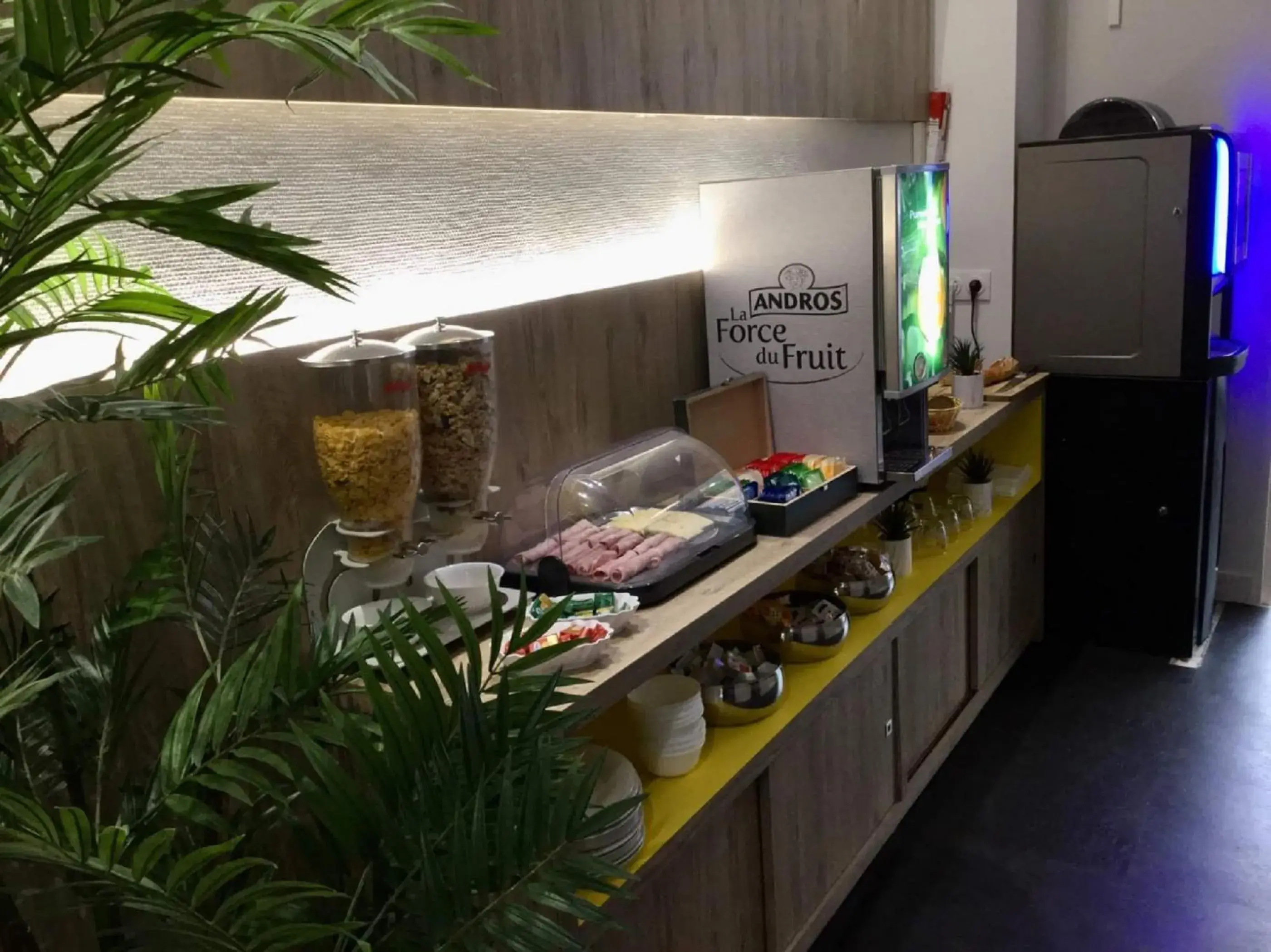 Buffet breakfast in Hotel Victor Hugo Buffet breakfast in Hotel Victor Hugo