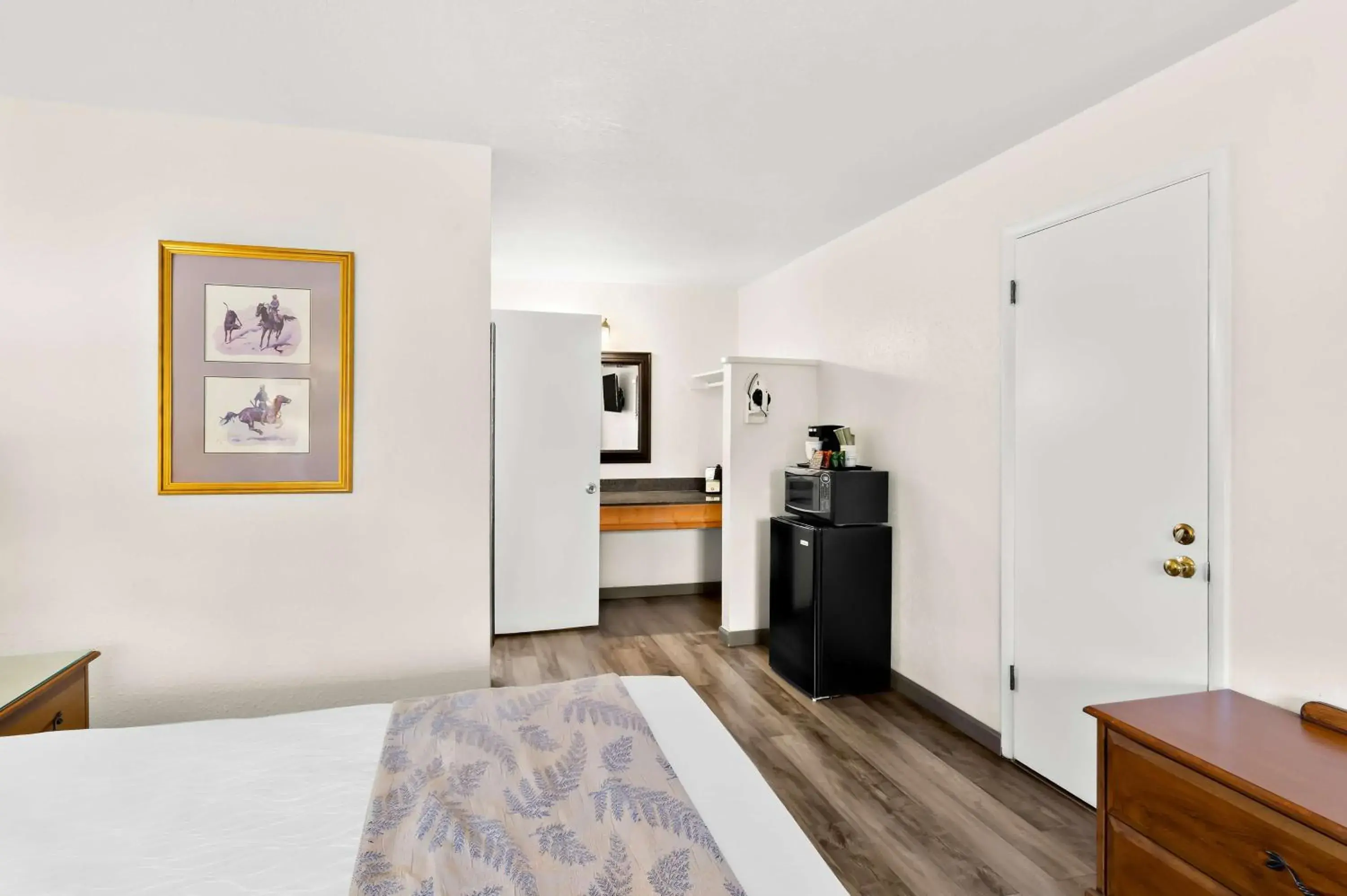 Bedroom, Bed in SureStay Plus Hotel by Best Western Susanville Bedroom, Bed in SureStay Plus Hotel by Best Western Susanville
