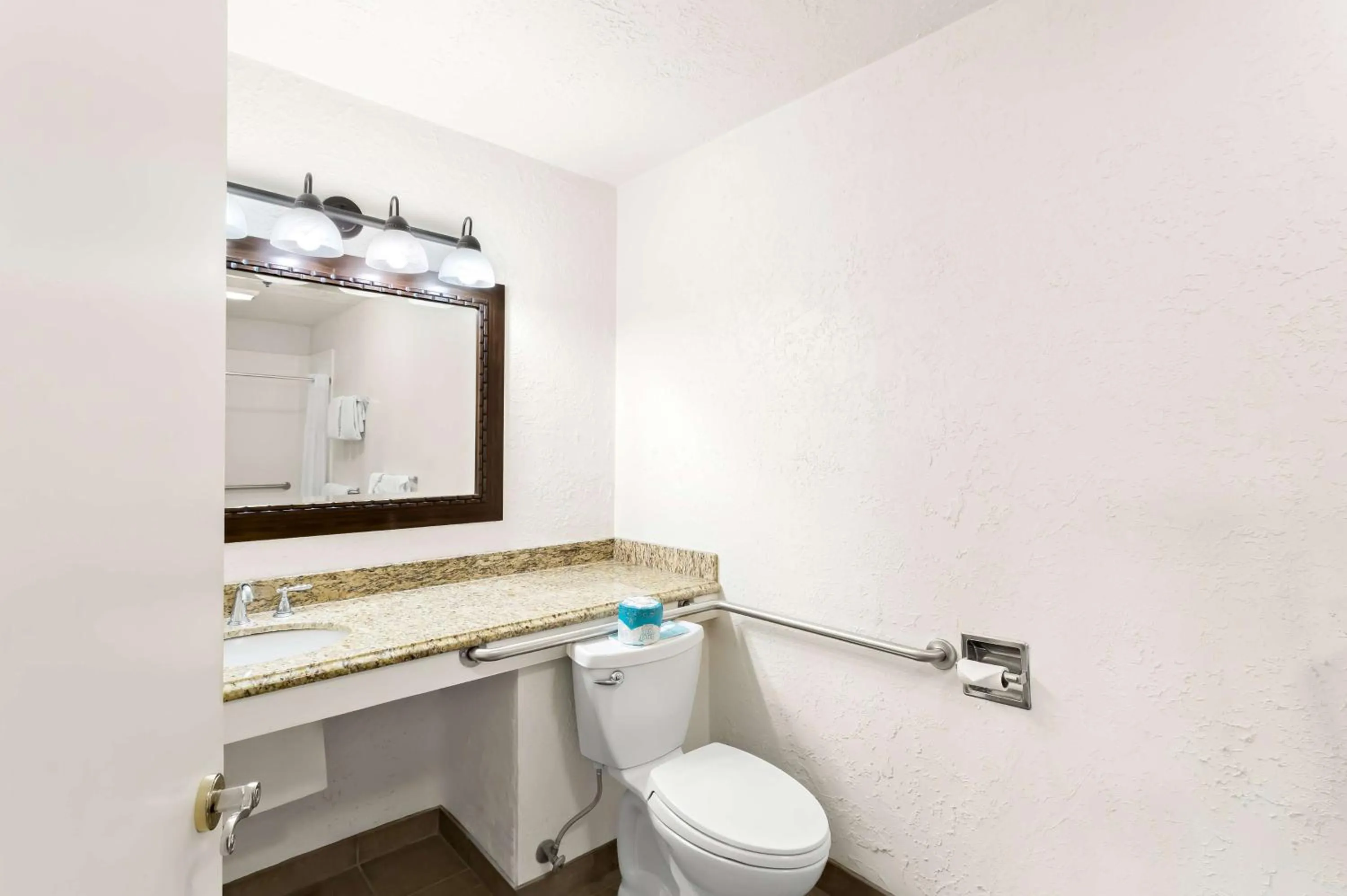 Bathroom in SureStay Plus Hotel by Best Western Susanville