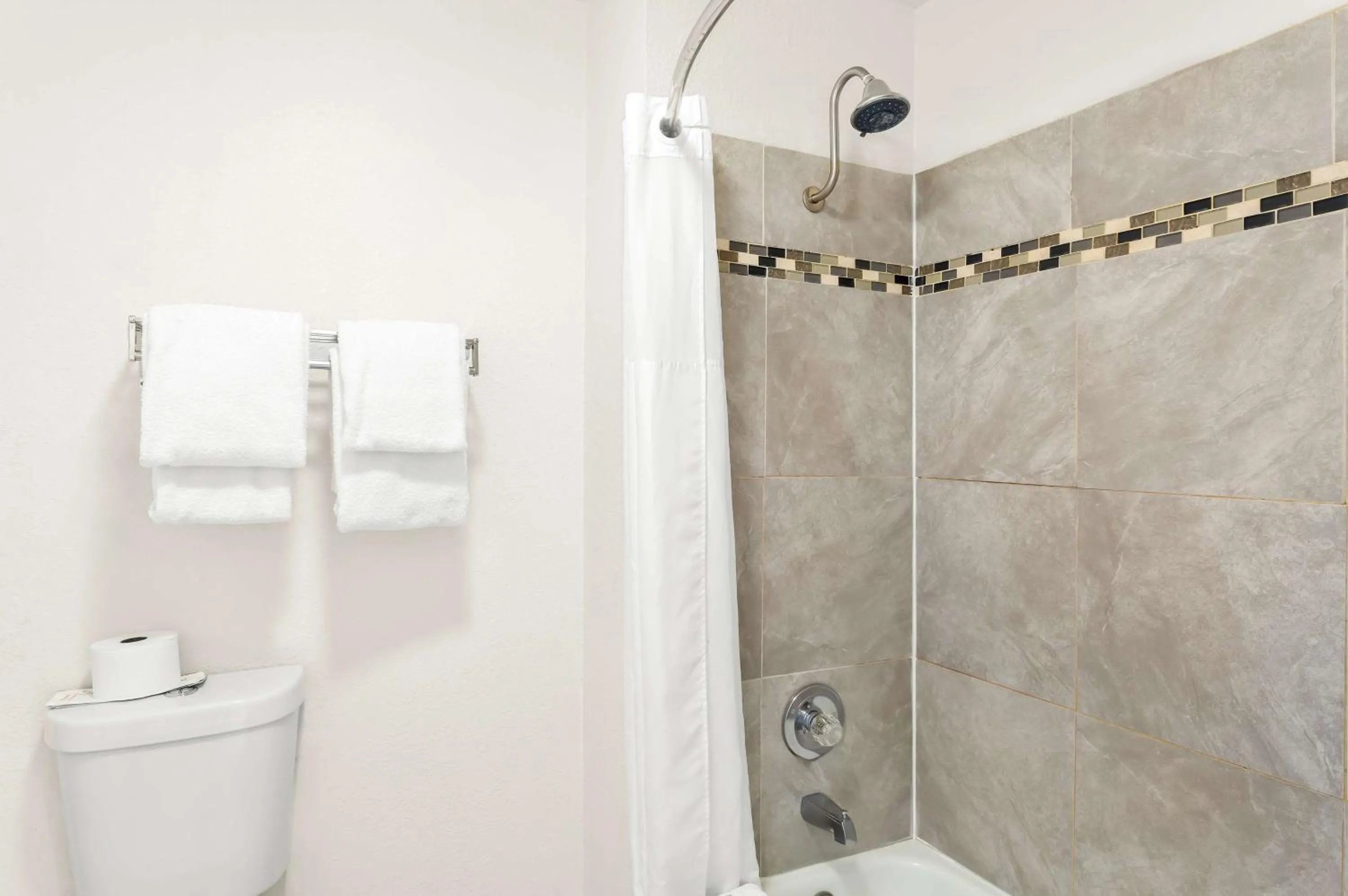 Bathroom in SureStay Plus Hotel by Best Western Susanville