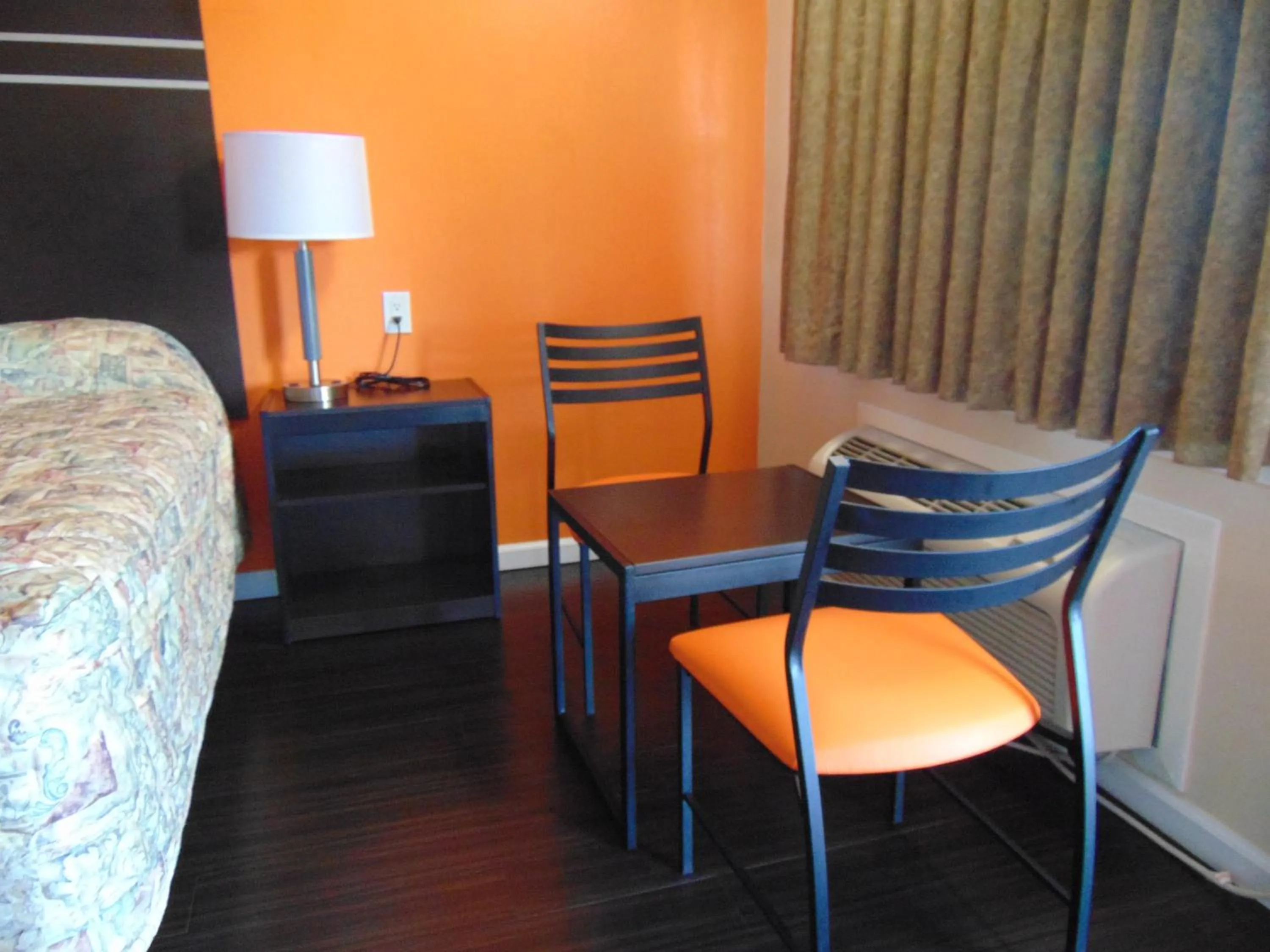 Seating area in Heart of Texas Motel