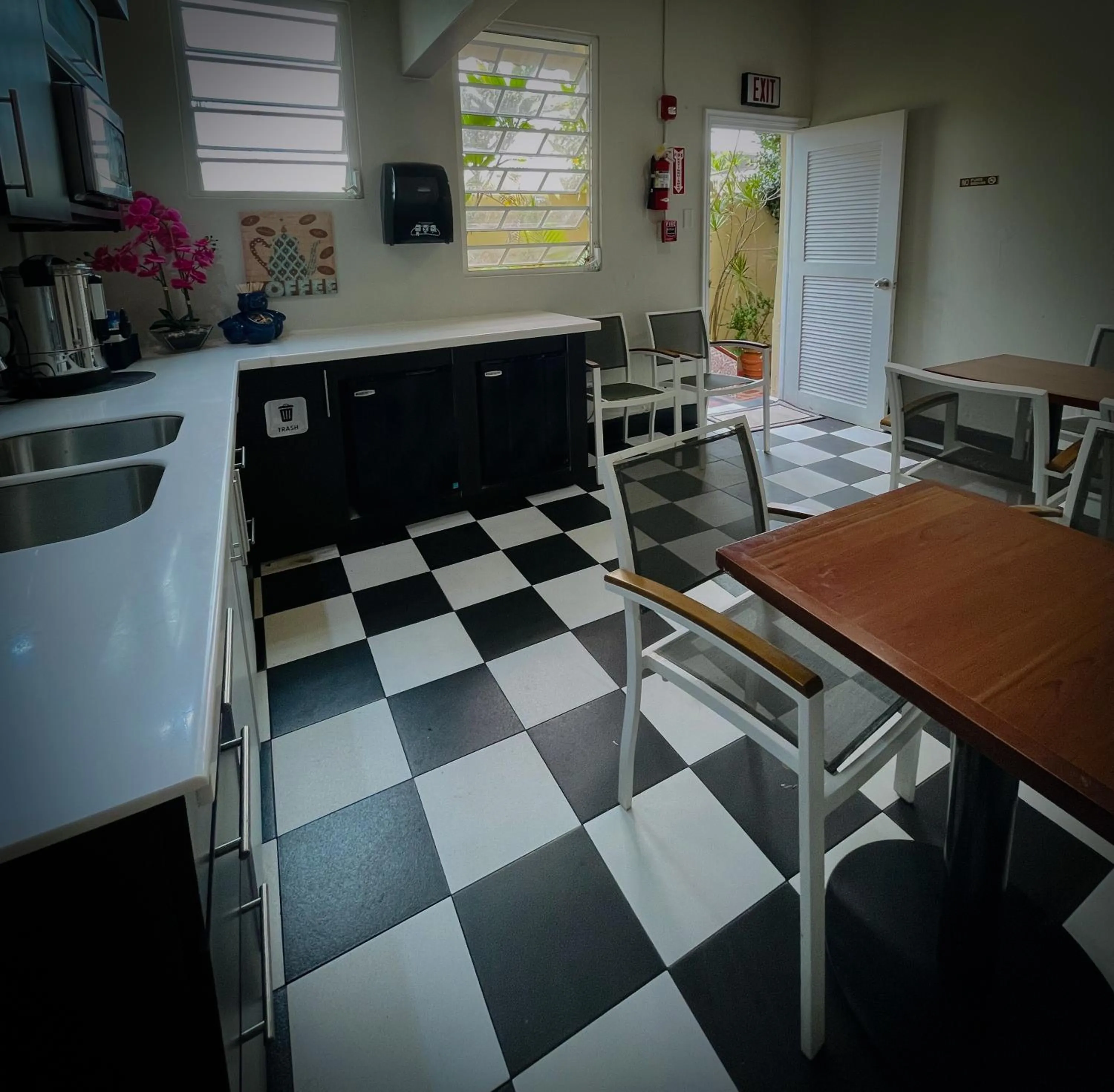 Communal kitchen in Canario Boutique Hotel