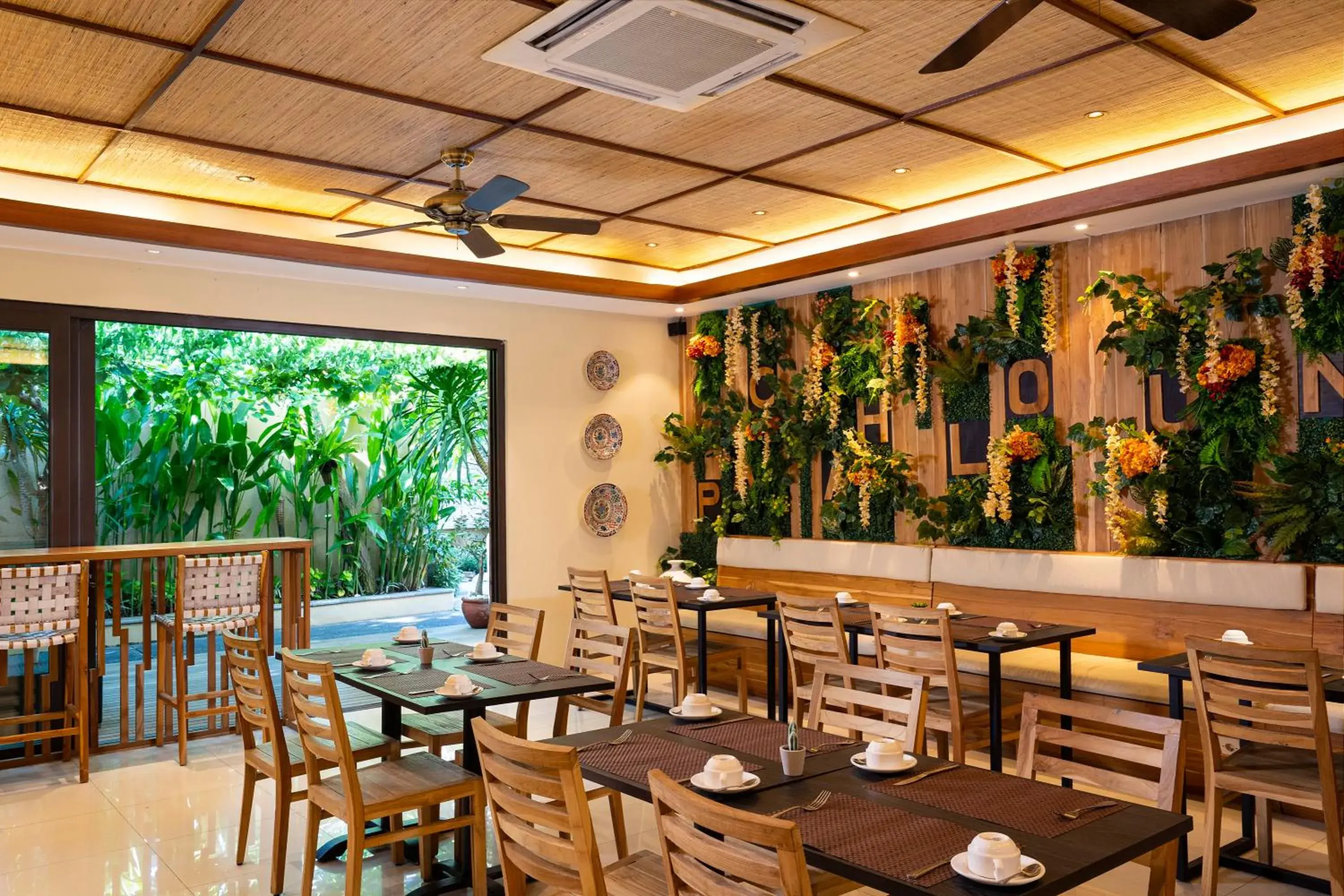 Restaurant/places to eat in Lasanti Villas Seminyak Restaurant/places to eat in Lasanti Villas Seminyak