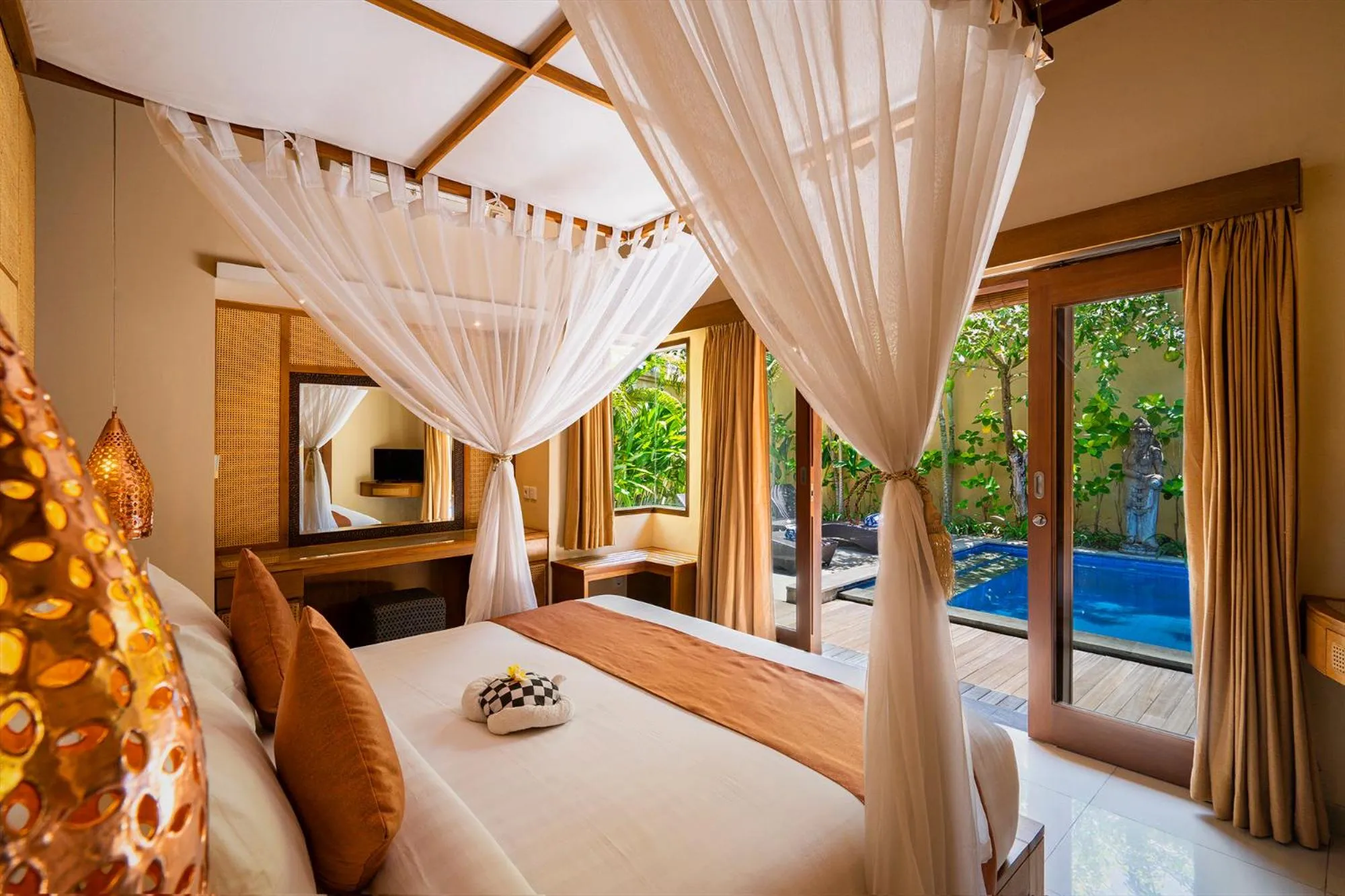 Bed in Lasanti Villas Seminyak