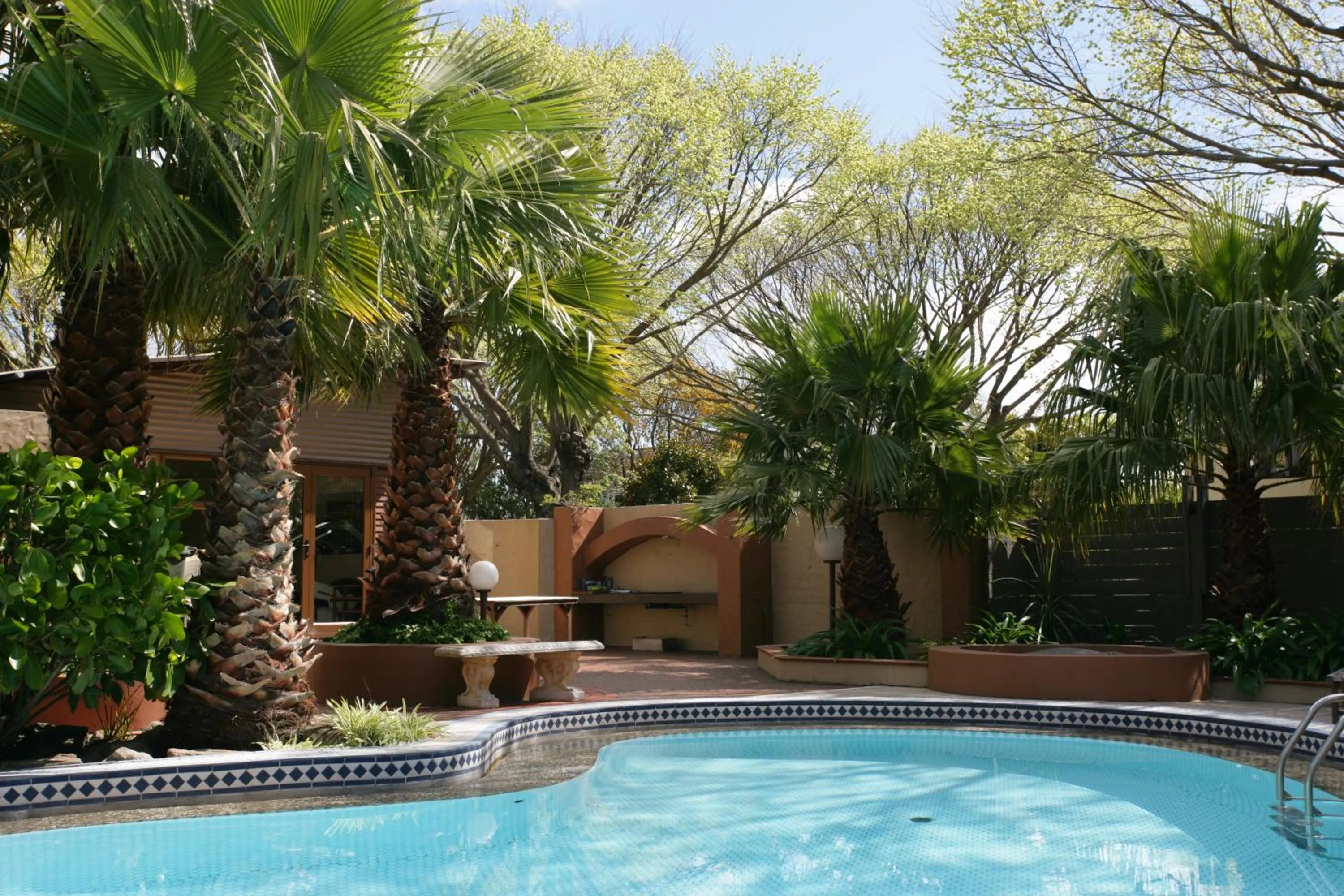 Swimming pool in Distinction Coachman Hotel, Palmerston North