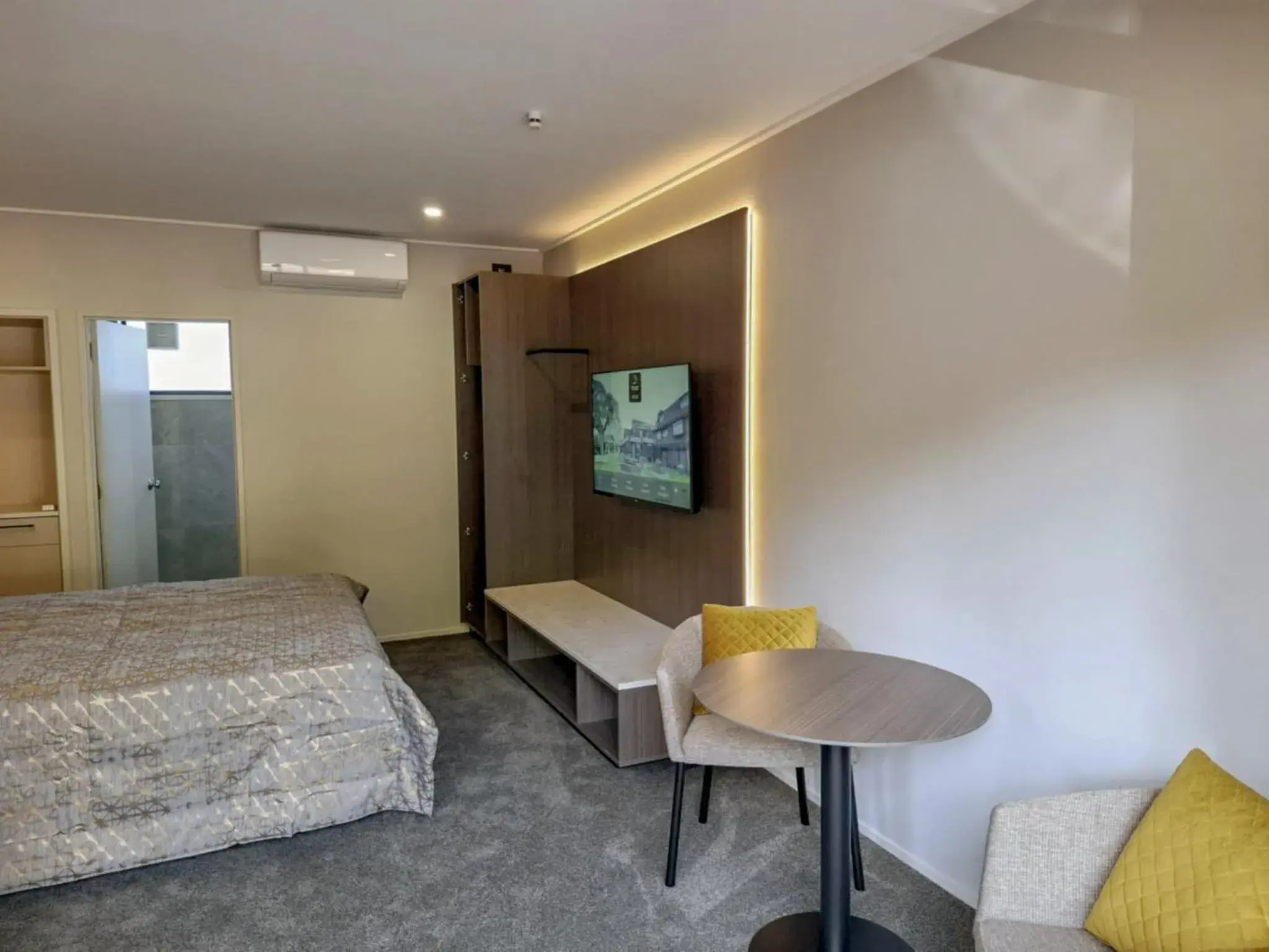 Bed in Distinction Coachman Hotel, Palmerston North Bed in Distinction Coachman Hotel, Palmerston North