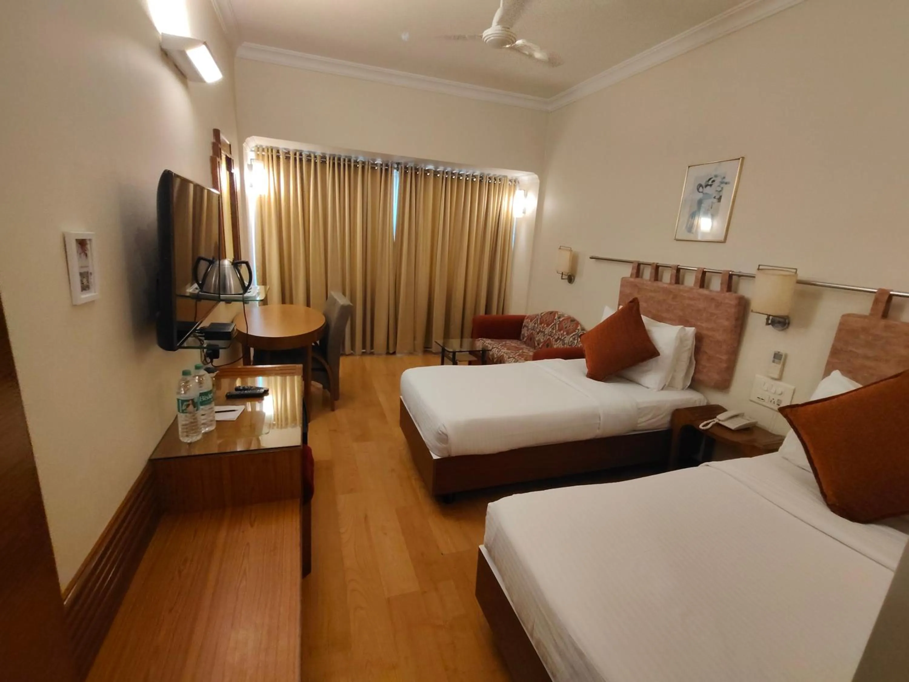 Bedroom, Bed in Regency Hotel