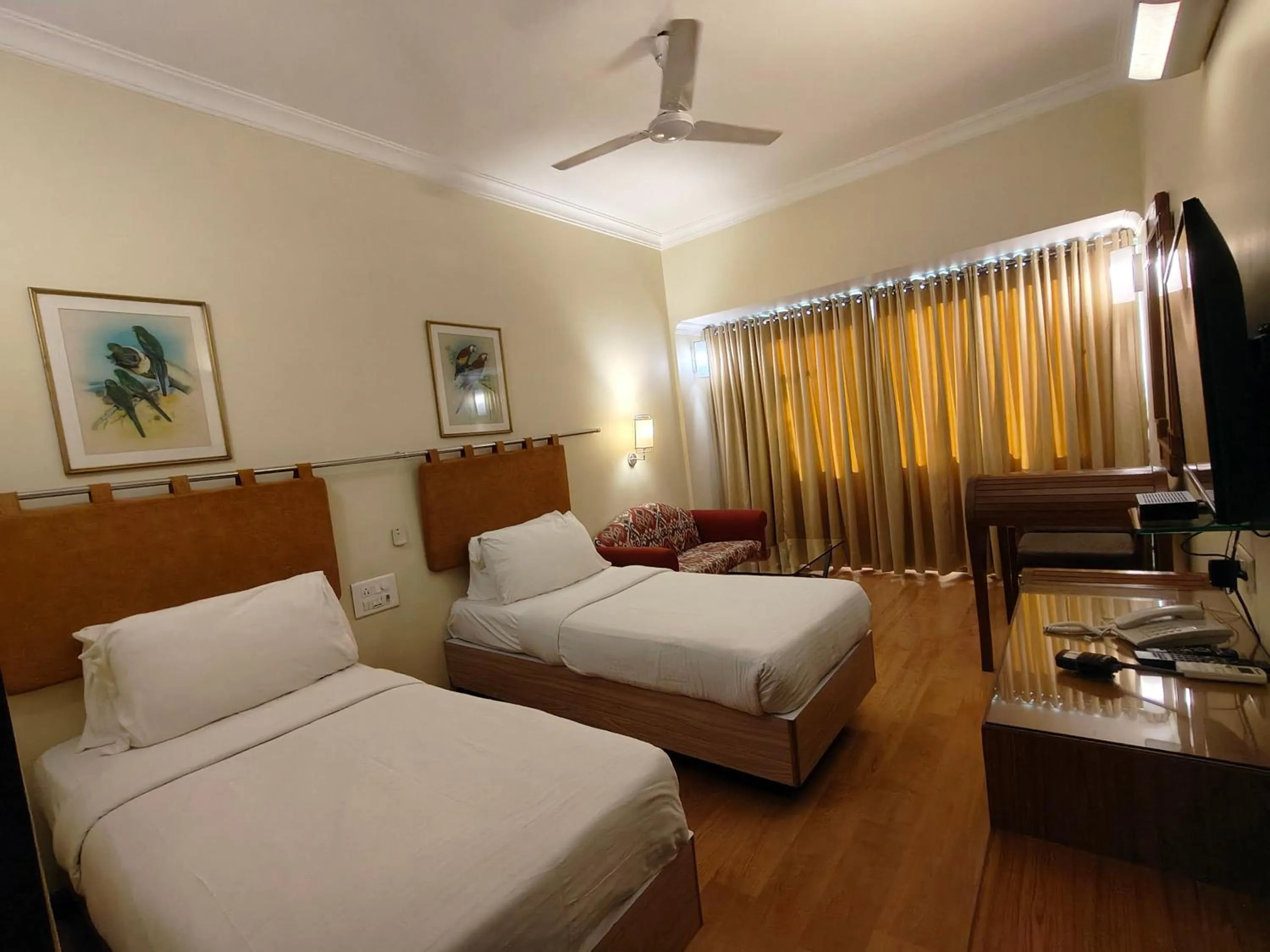 Bedroom, Bed in Regency Hotel