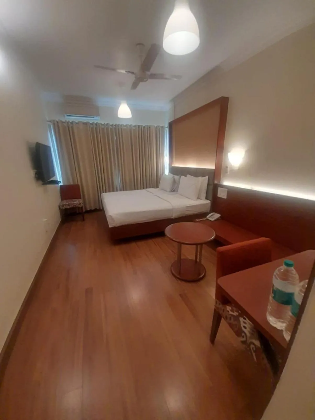 Bedroom, Bed in Regency Hotel