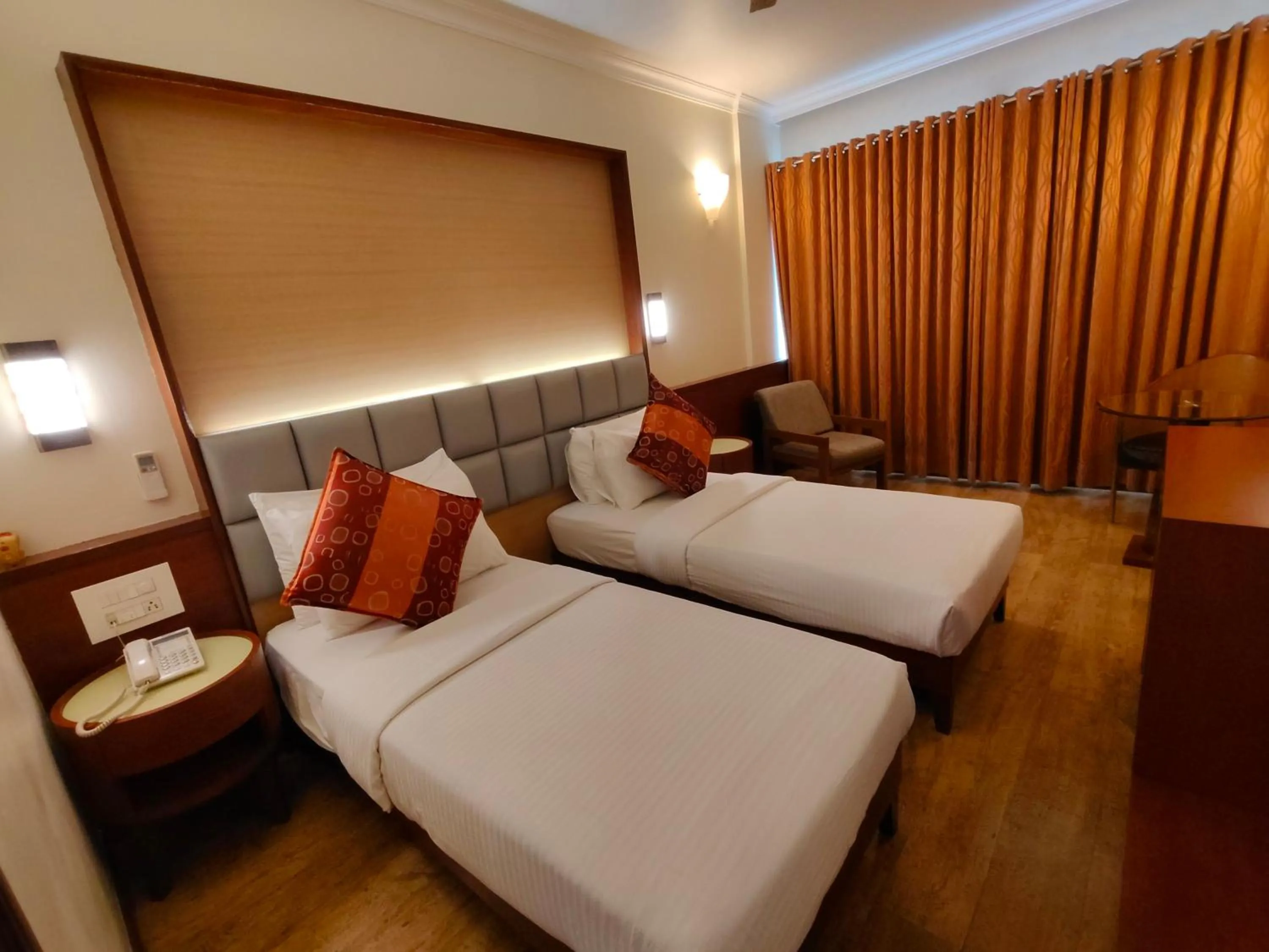 Photo of the whole room, Bed in Regency Hotel