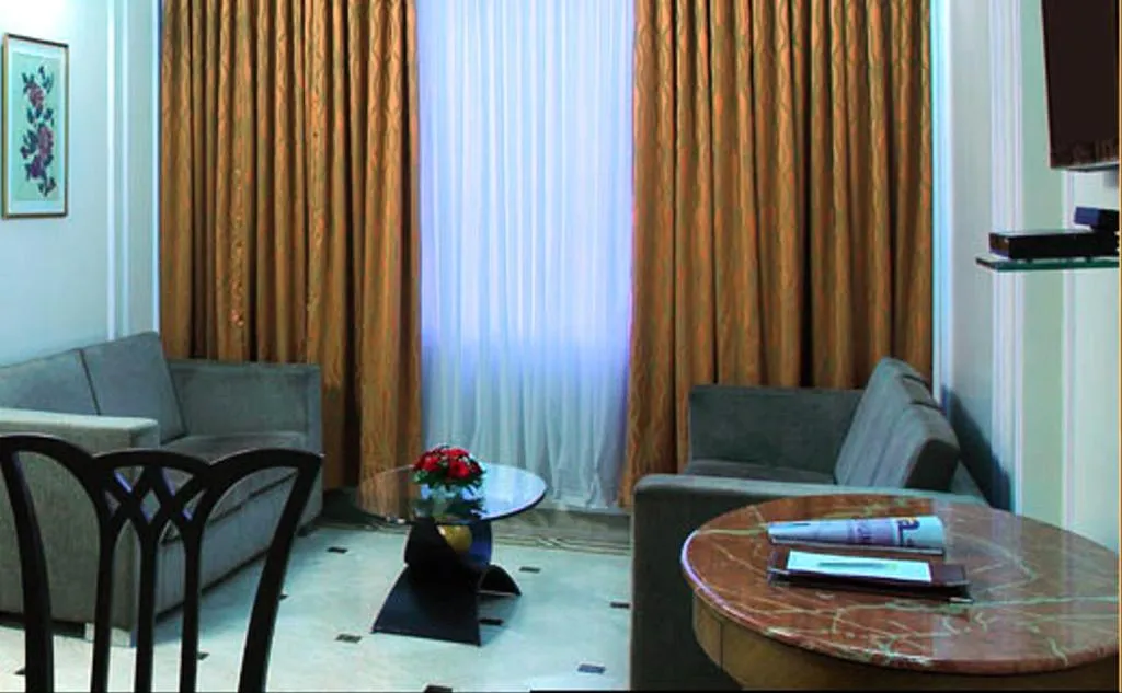 Living room in Regency Hotel