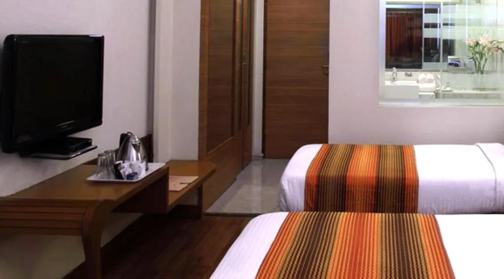 Photo of the whole room, Bed in Regency Hotel