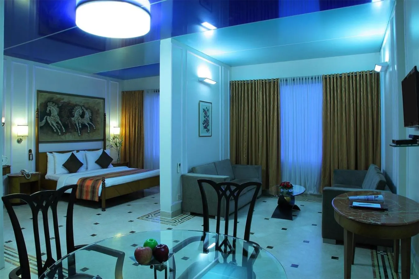 Photo of the whole room in Regency Hotel