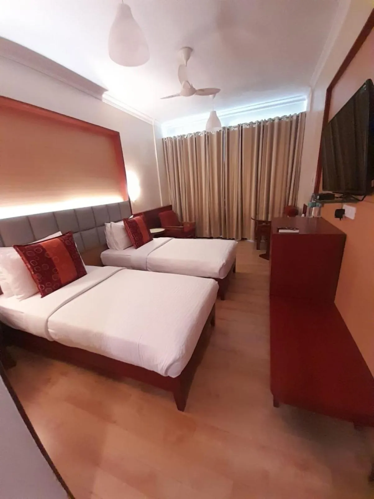 Bedroom, Bed in Regency Hotel