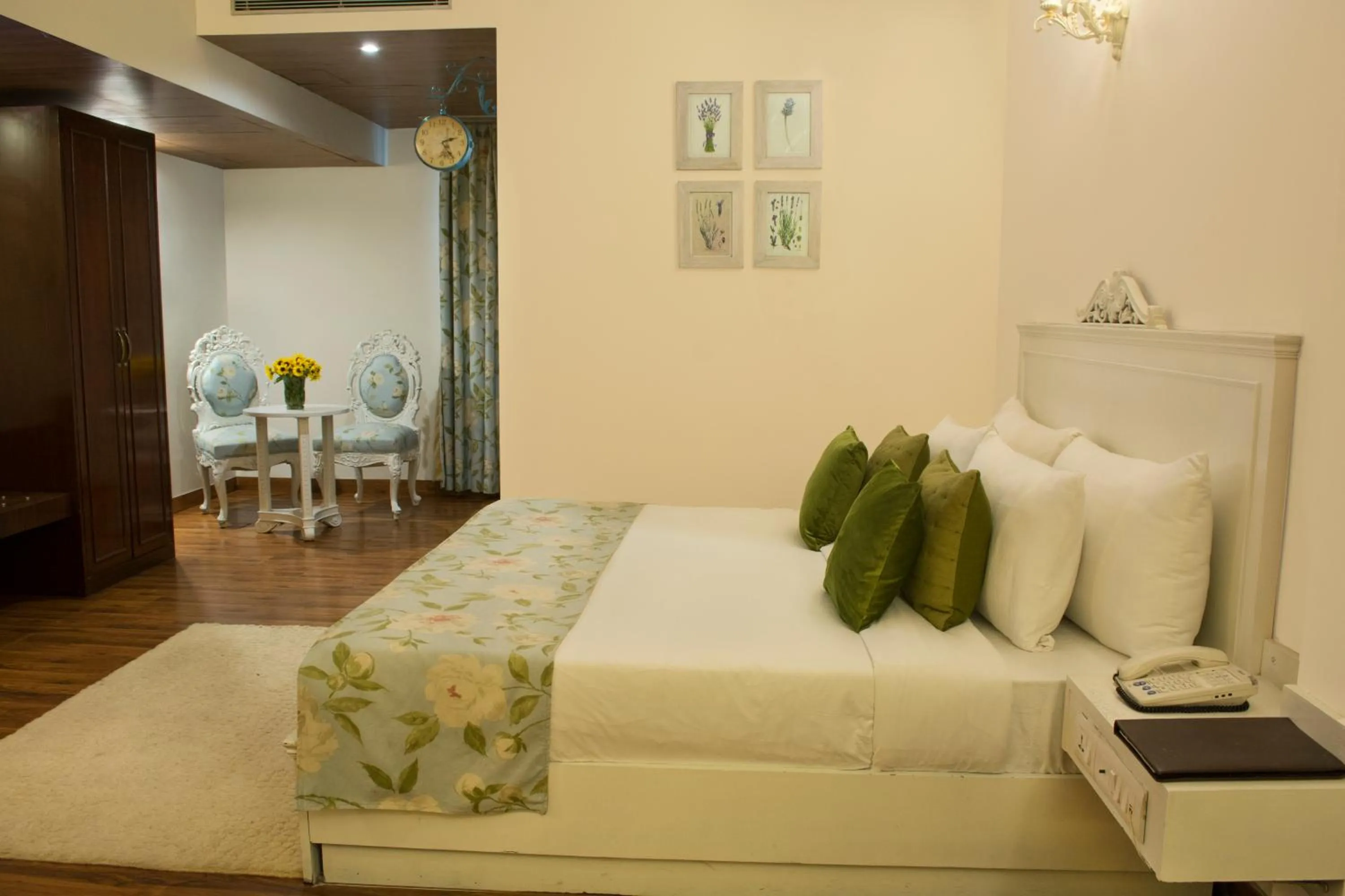 Photo of the whole room, Bed in Rockland Hotel, C.R Park