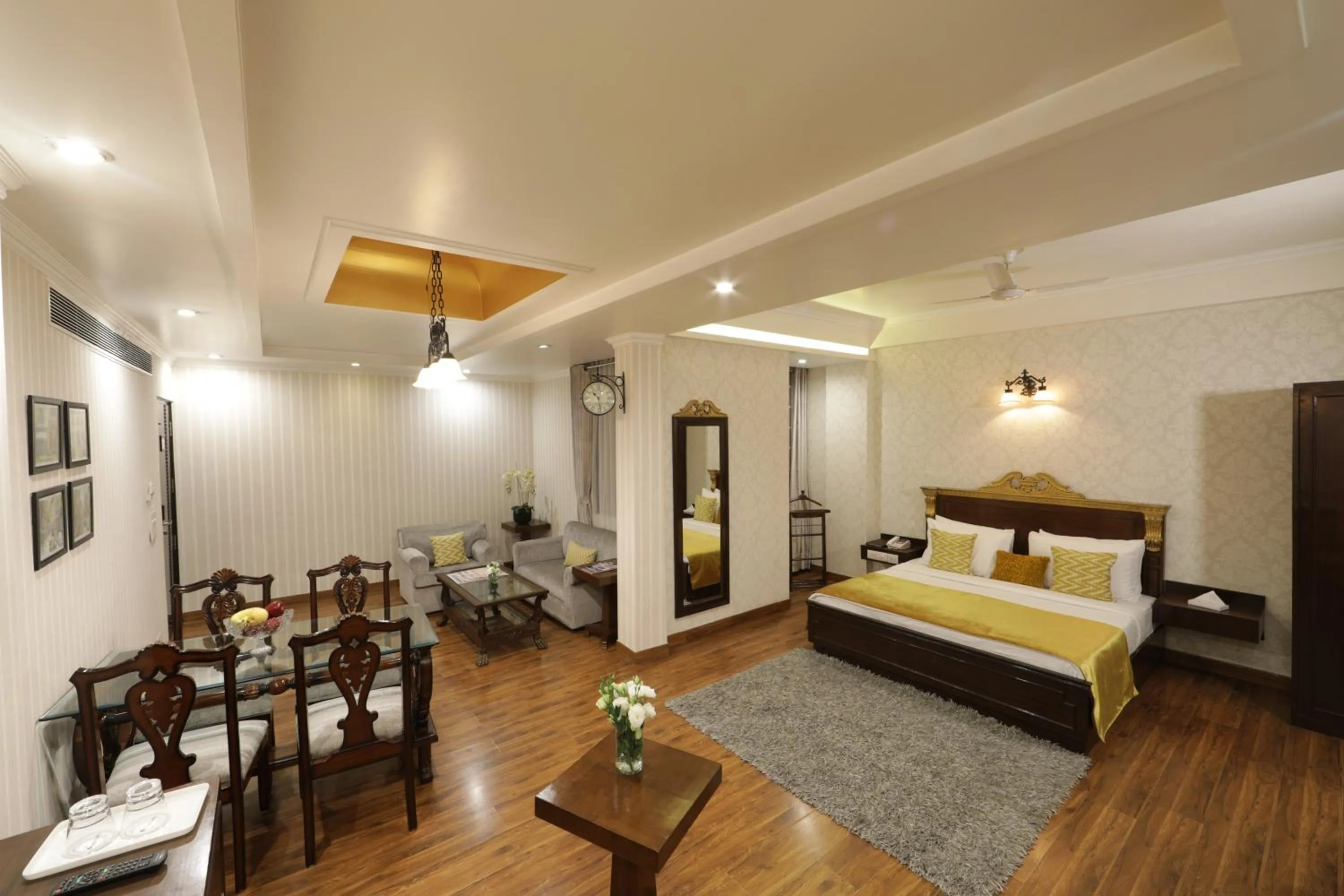 Living room, Bed in Rockland Hotel, C.R Park