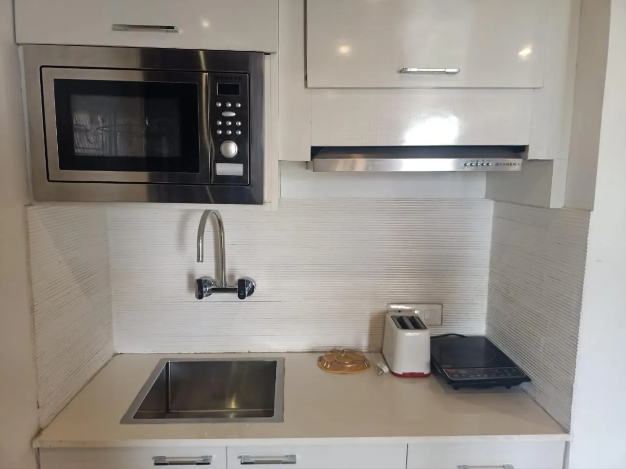 Coffee/tea facilities in Rockland Hotel, C.R Park