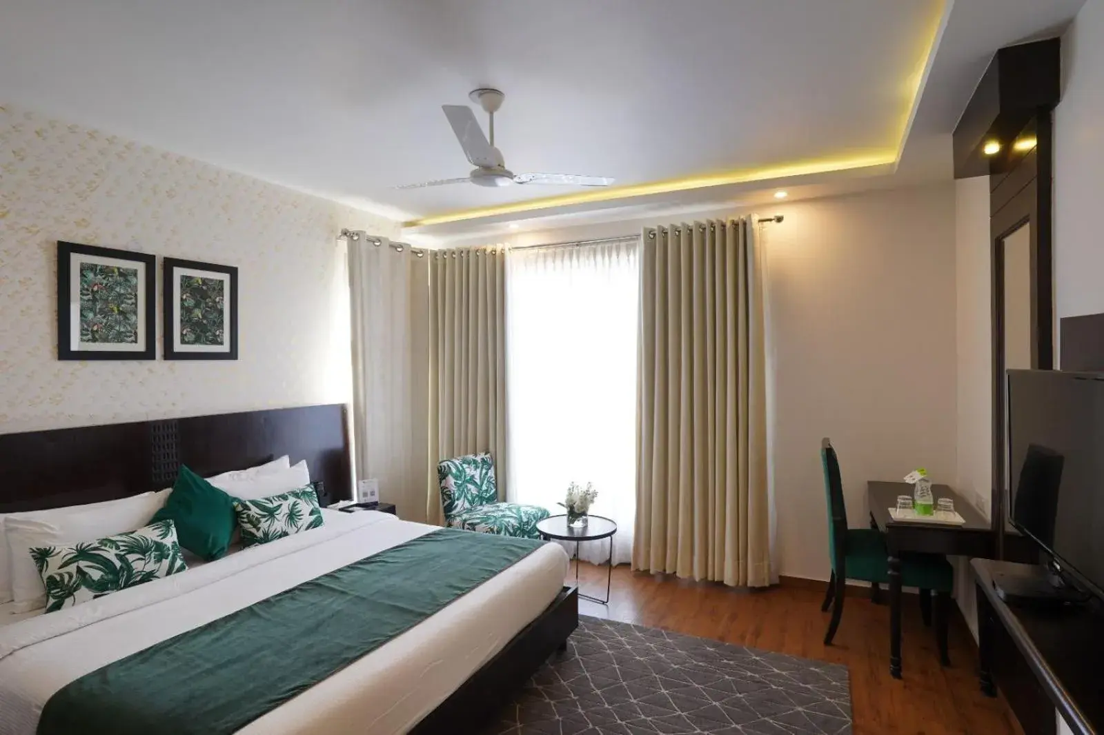 TV and multimedia, Bed in Rockland Hotel, C.R Park TV and multimedia, Bed in Rockland Hotel, C.R Park