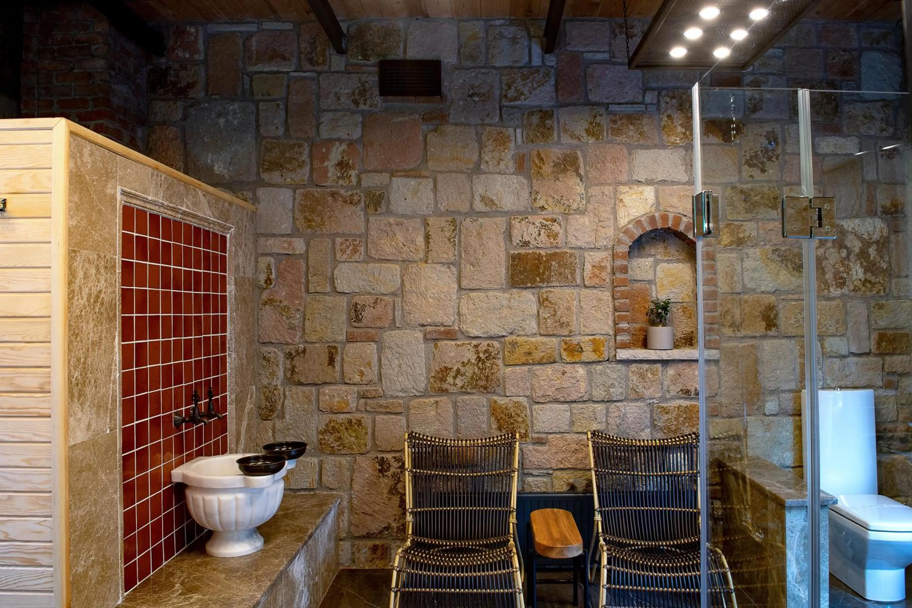 Shower in Wineport Lodge Agva Riverside Hotel & Winery