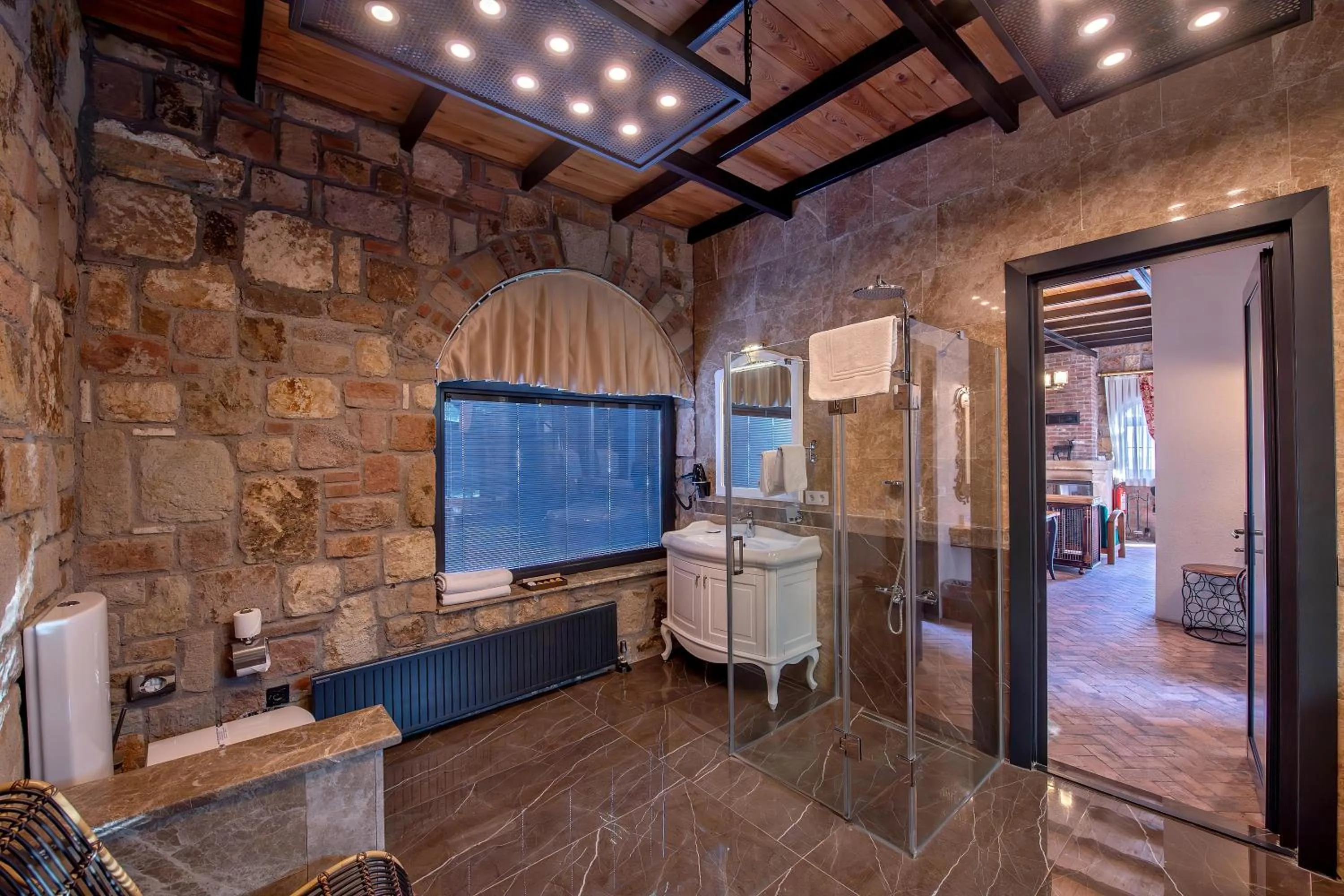 Shower in Wineport Lodge Agva Riverside Hotel & Winery