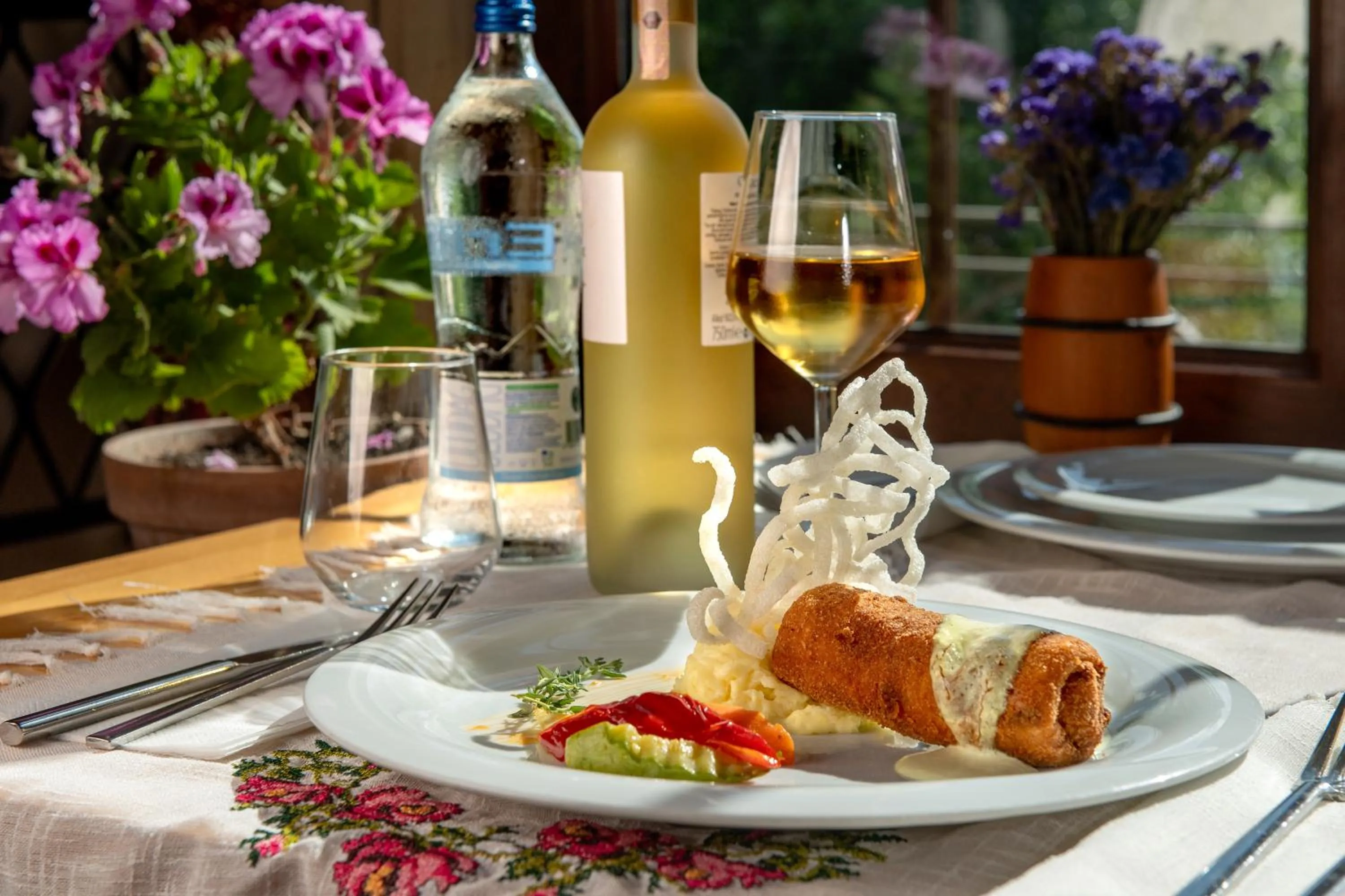 Restaurant/places to eat in Wineport Lodge Agva Riverside Hotel & Winery