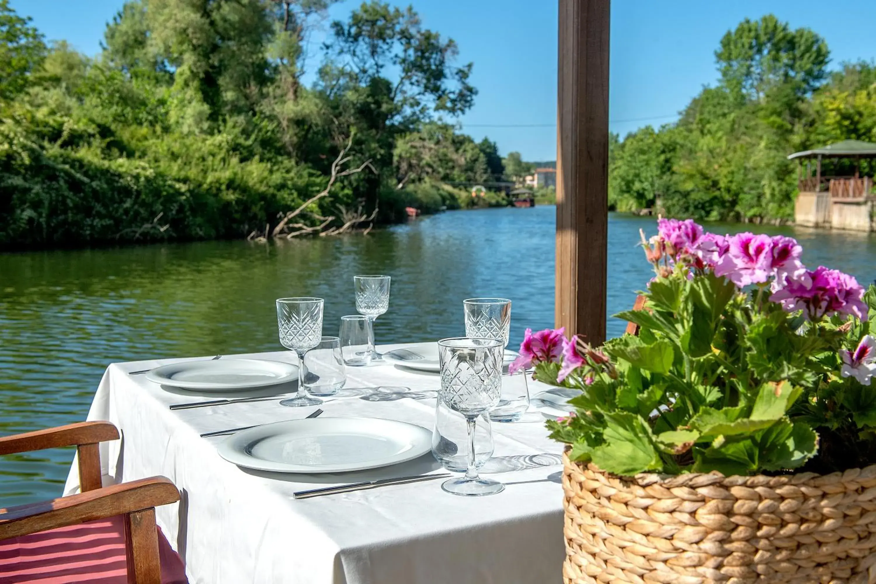 Restaurant/places to eat in Wineport Lodge Agva Riverside Hotel & Winery Restaurant/places to eat in Wineport Lodge Agva Riverside Hotel & Winery