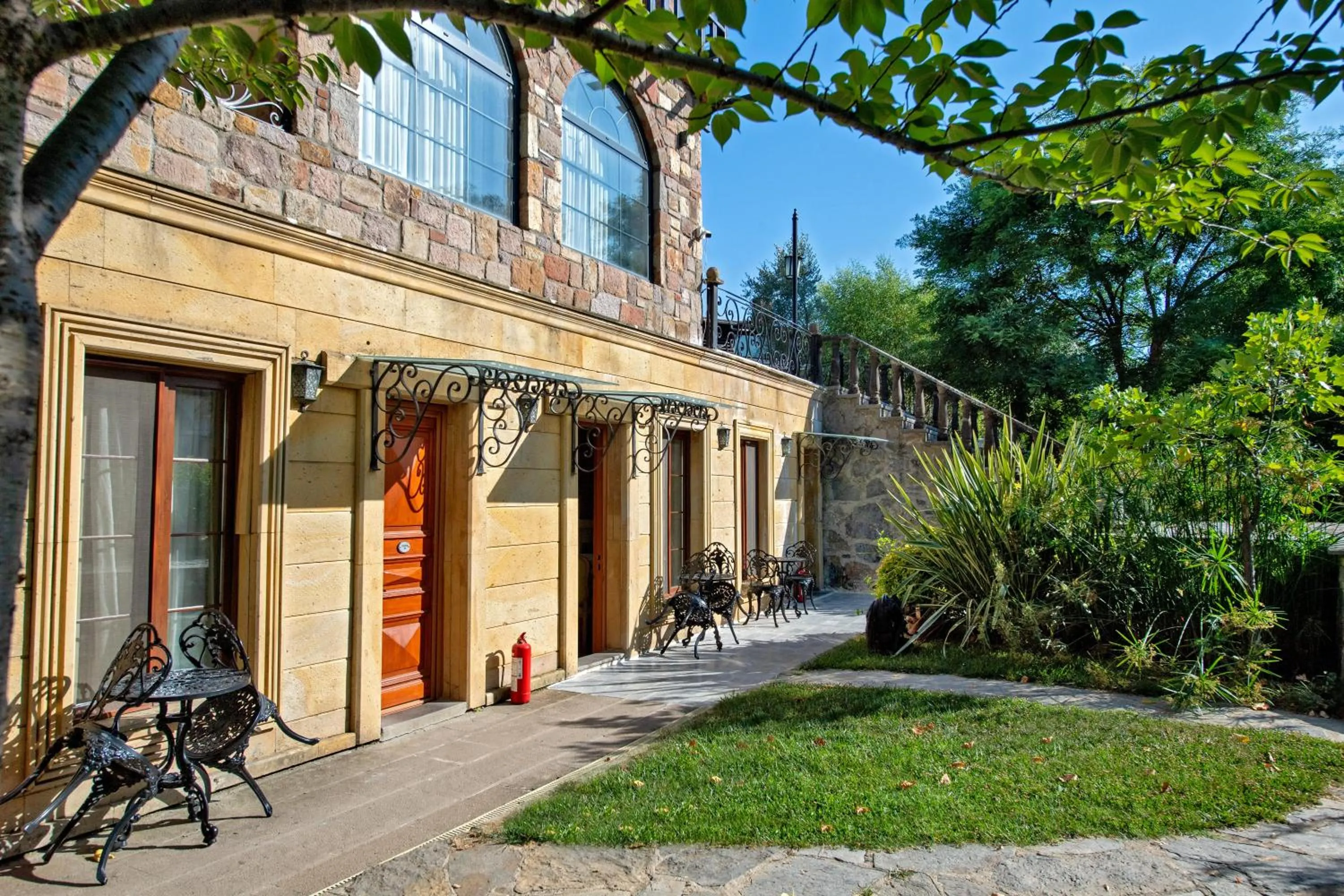 Summer in Wineport Lodge Agva Riverside Hotel & Winery