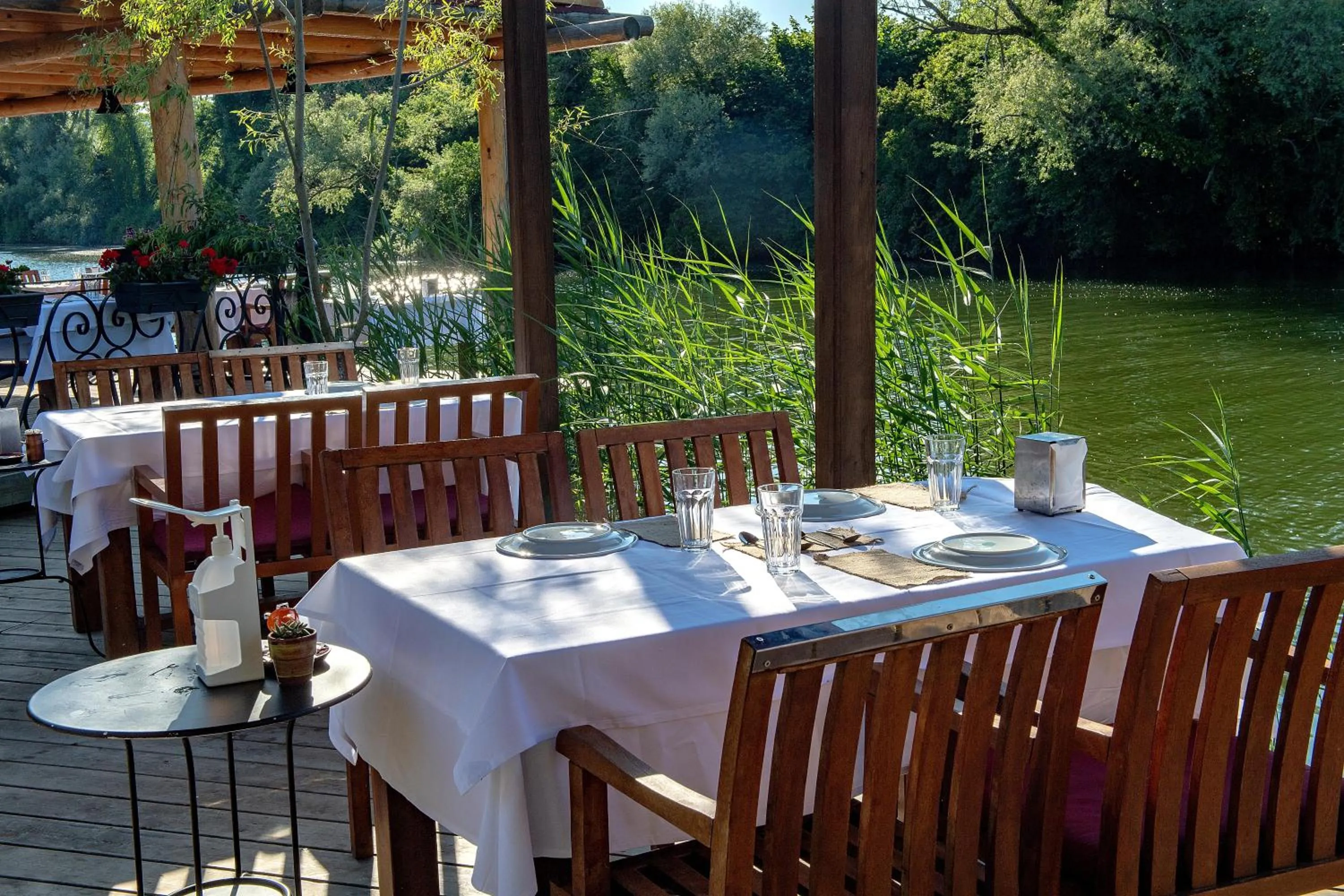 Restaurant/places to eat in Wineport Lodge Agva Riverside Hotel & Winery