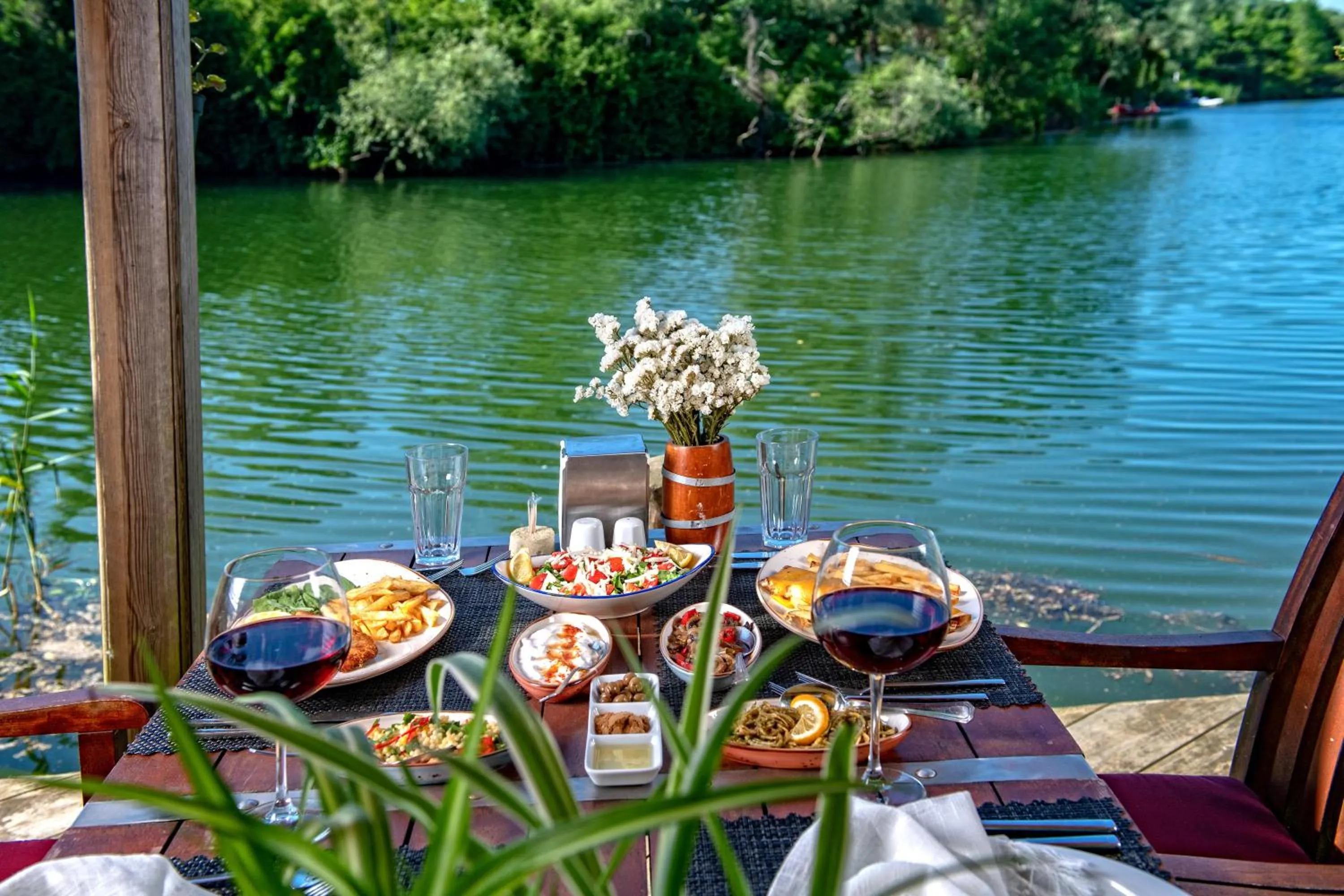 Restaurant/places to eat in Wineport Lodge Agva Riverside Hotel & Winery