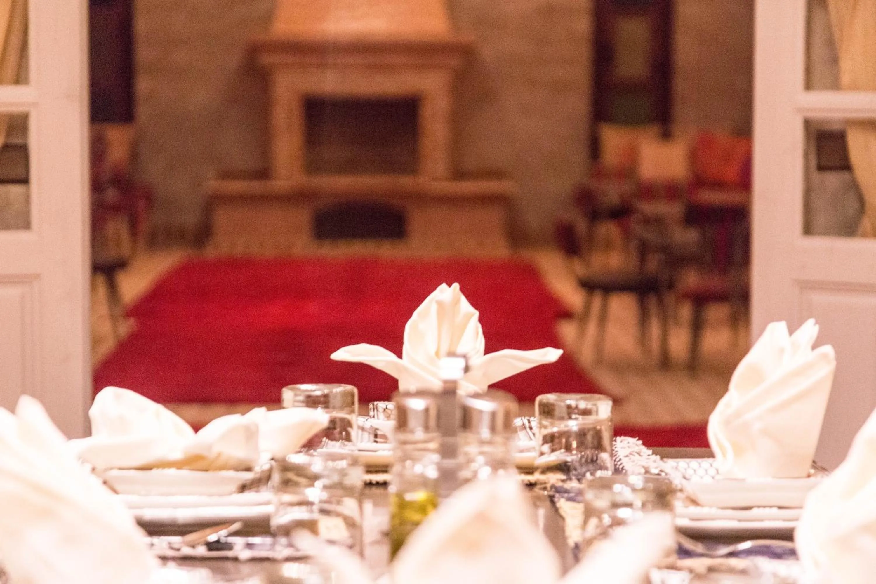 Restaurant/places to eat in Riad Azawad