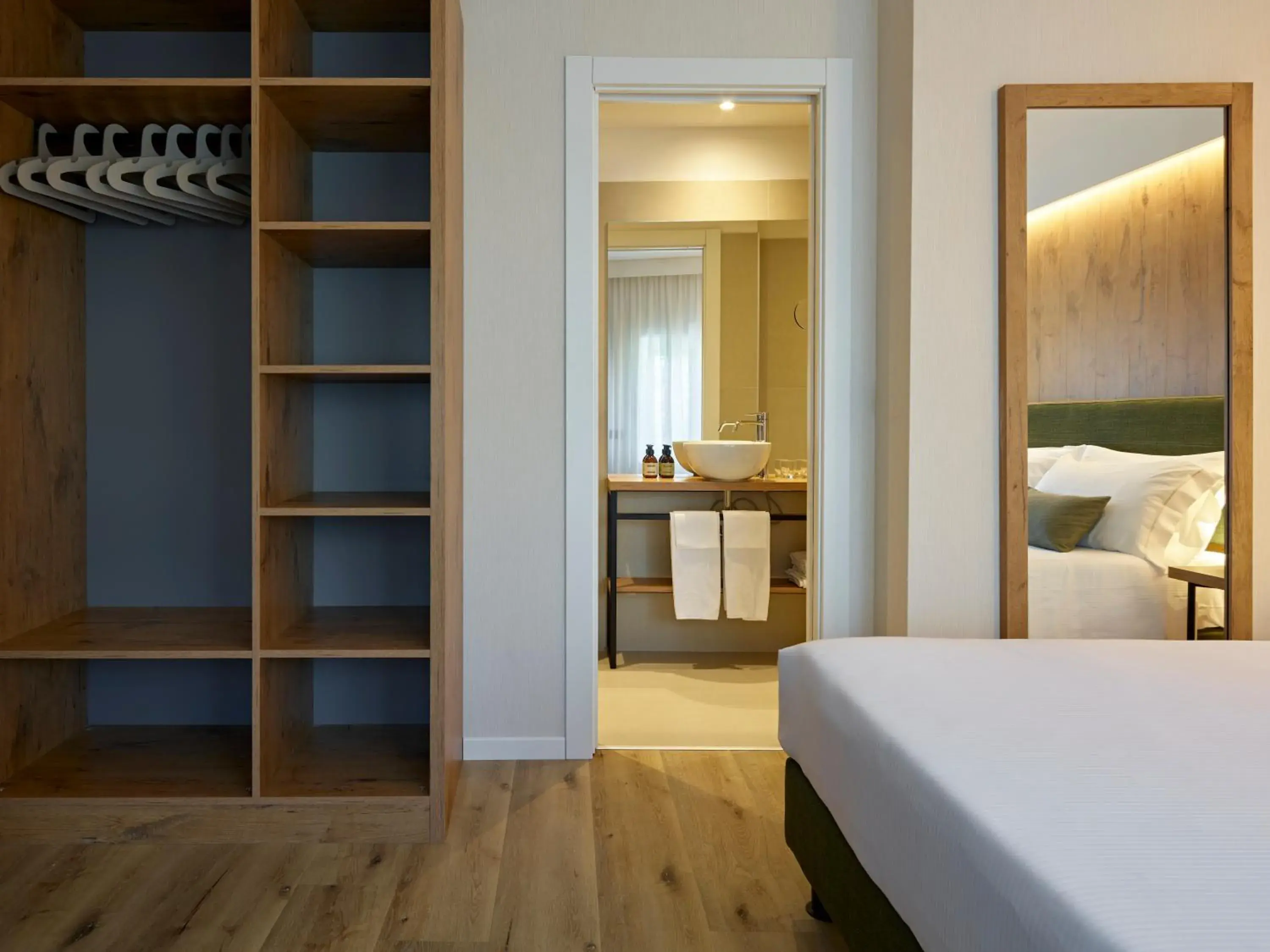 Bathroom, Bed in Hotel America Bathroom, Bed in Hotel America