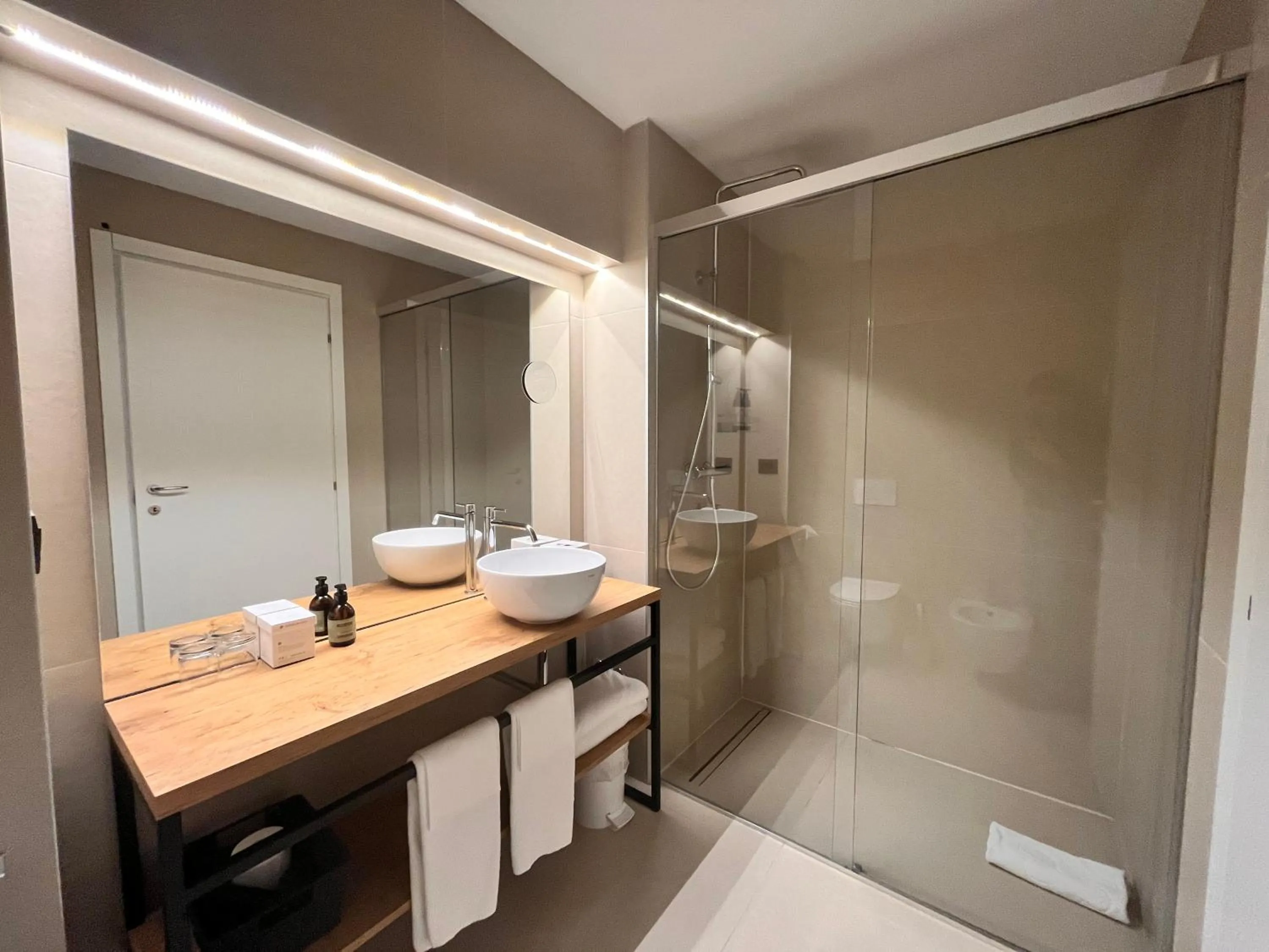 Bathroom in Hotel America